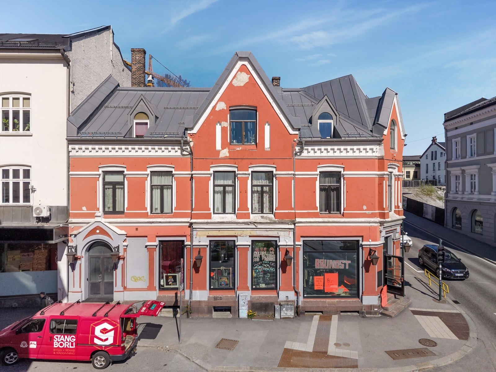 Bygården er opprinnelig fra ca. 1880, med tak skiftet i regi av sameiet i 2012. Vinduer er skiftet i regi av sameiet i 2005. Galleribilde