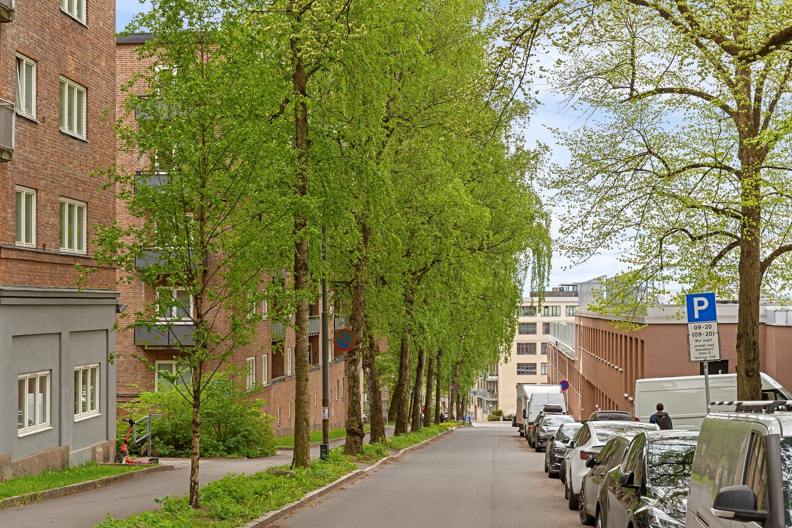 Det er også gode muligheter for gateparkering/beboerparkering. Galleribilde