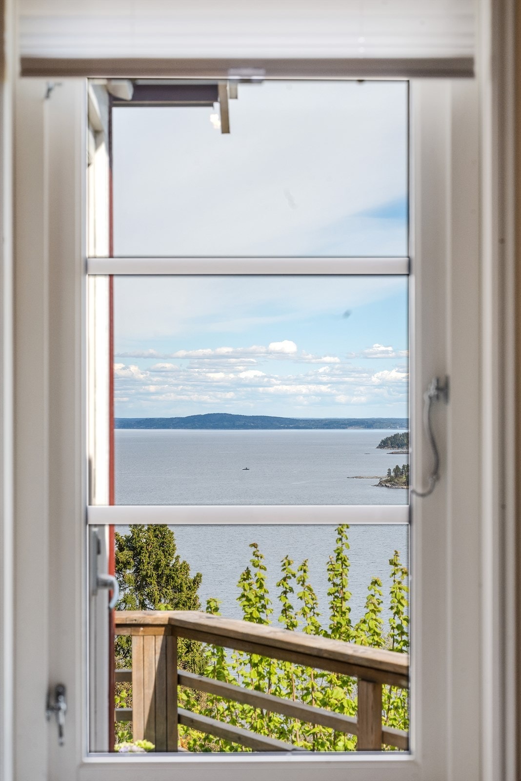 Fra kjøkkenet er det også gode utsiktsmuligheter som kan nytes ved matlagningen. Galleribilde