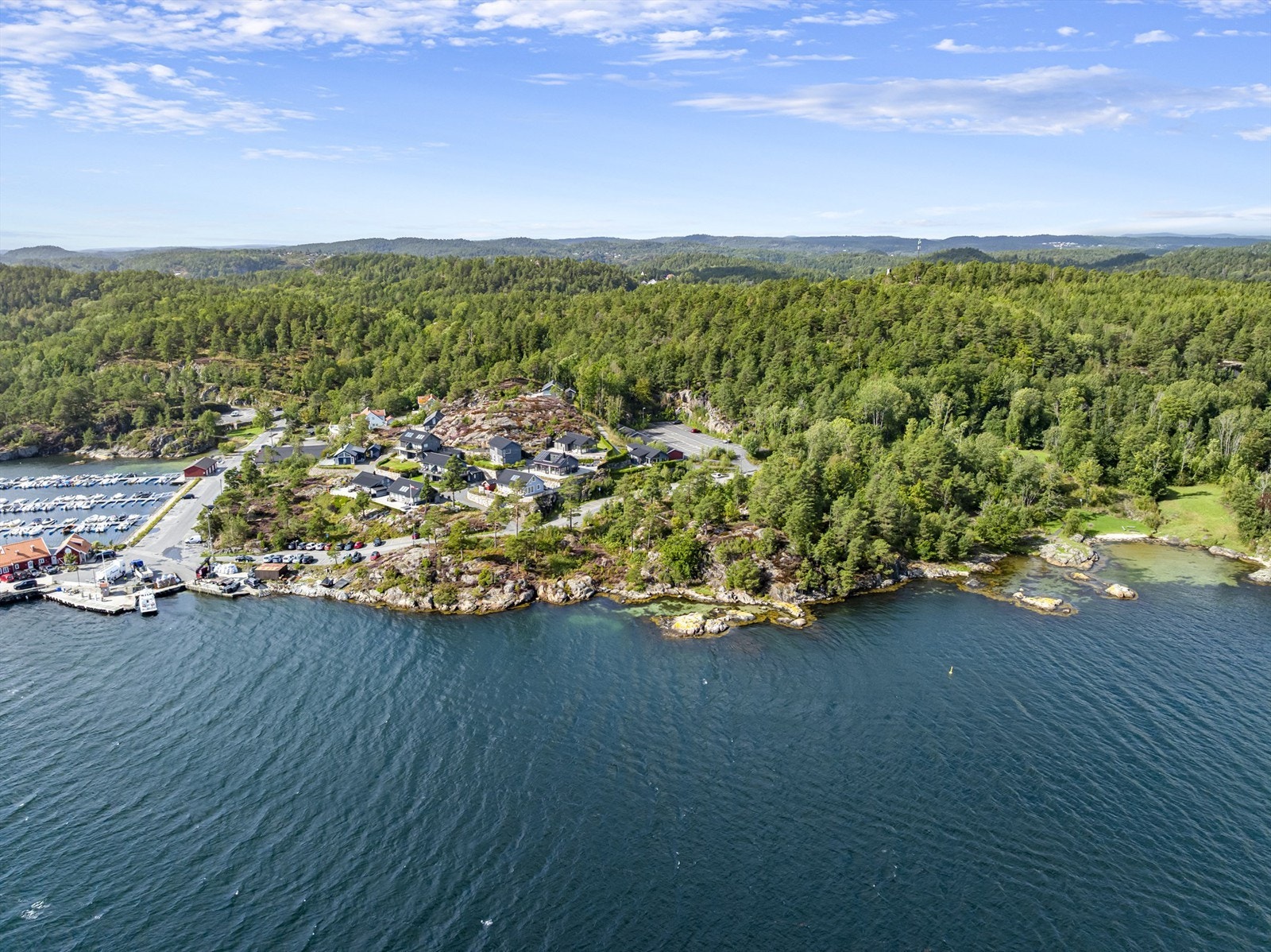 Med sin sentrale beliggenhet er dette en god base for å utforske Sørlandets skjærgård og nærliggende byer som Risør og Arendal. Galleribilde