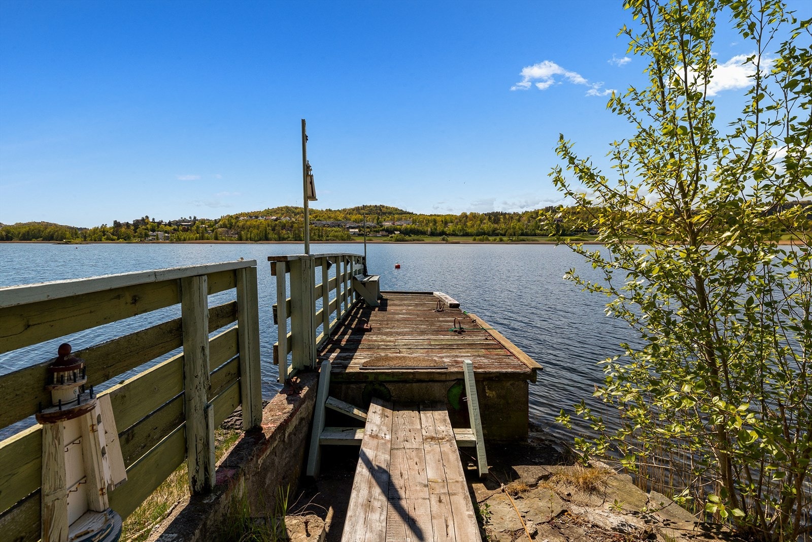 Enkel adkomst til bryggen fra strandparselen. Galleribilde