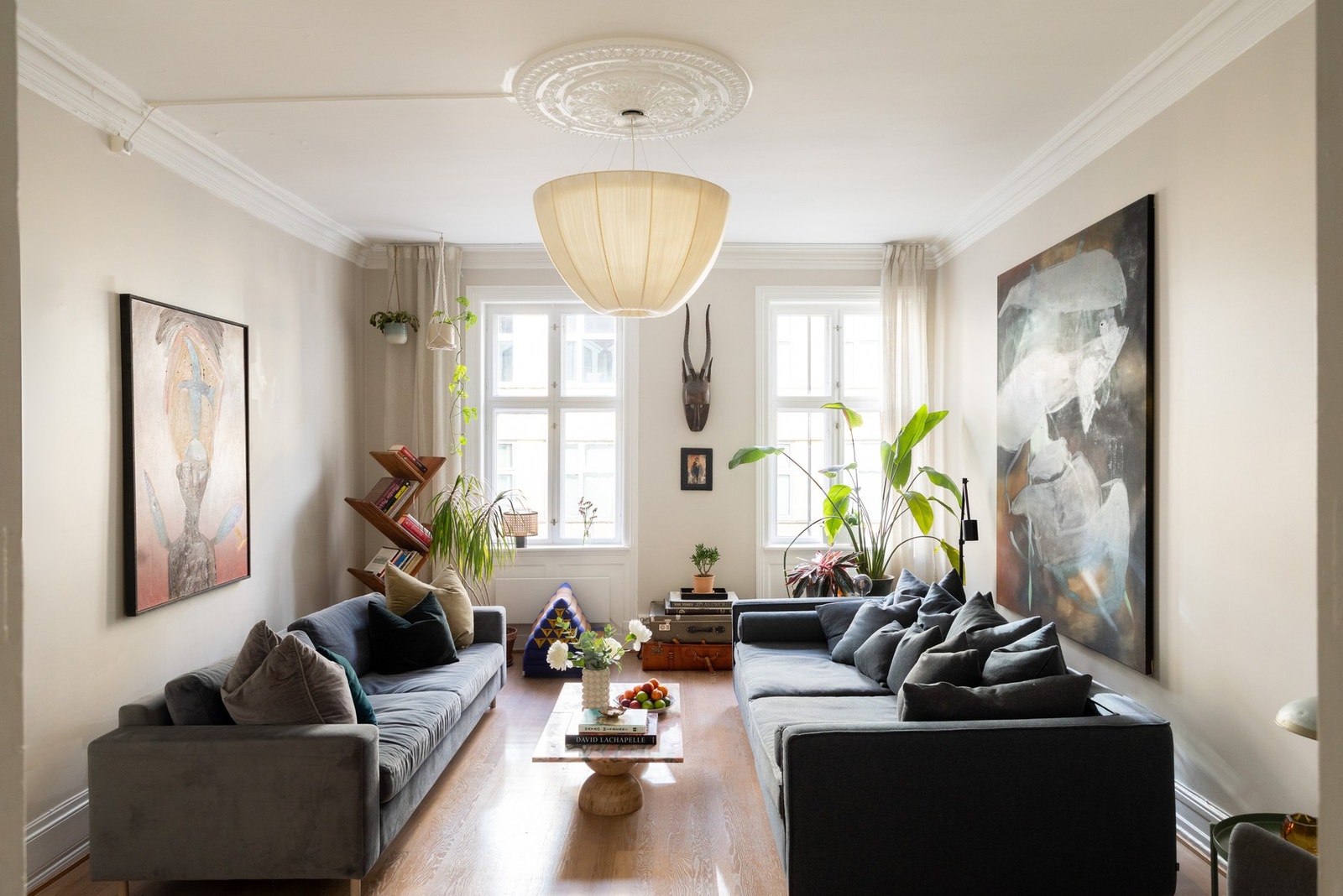 Stor og flott leilighet i klassisk bygård. Svært bra, fleksibel planløsning. Galleribilde