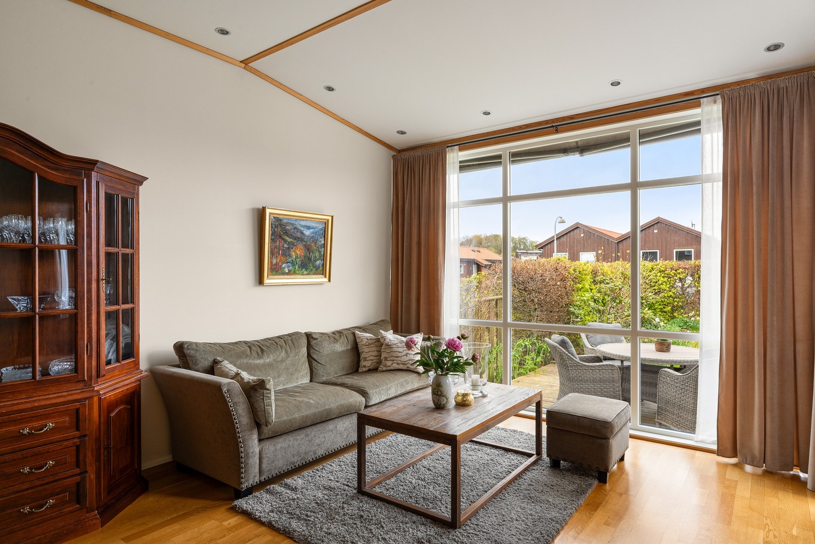 Her er det god plass til både sofagruppe og spiseplass etter behov Galleribilde