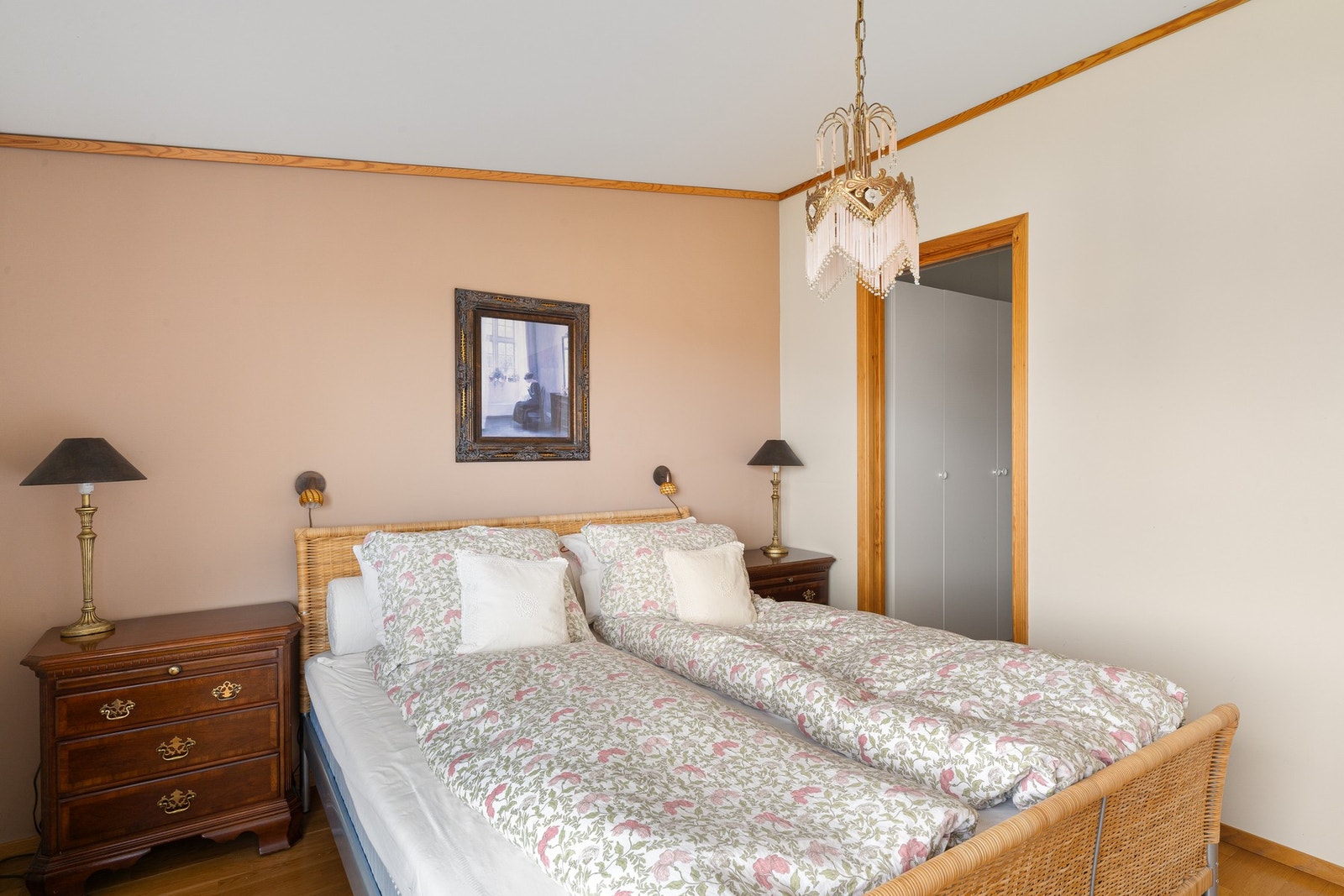 Hovedsoverommet har god plass til dobbeltseng samt eget walk-in closet. Galleribilde