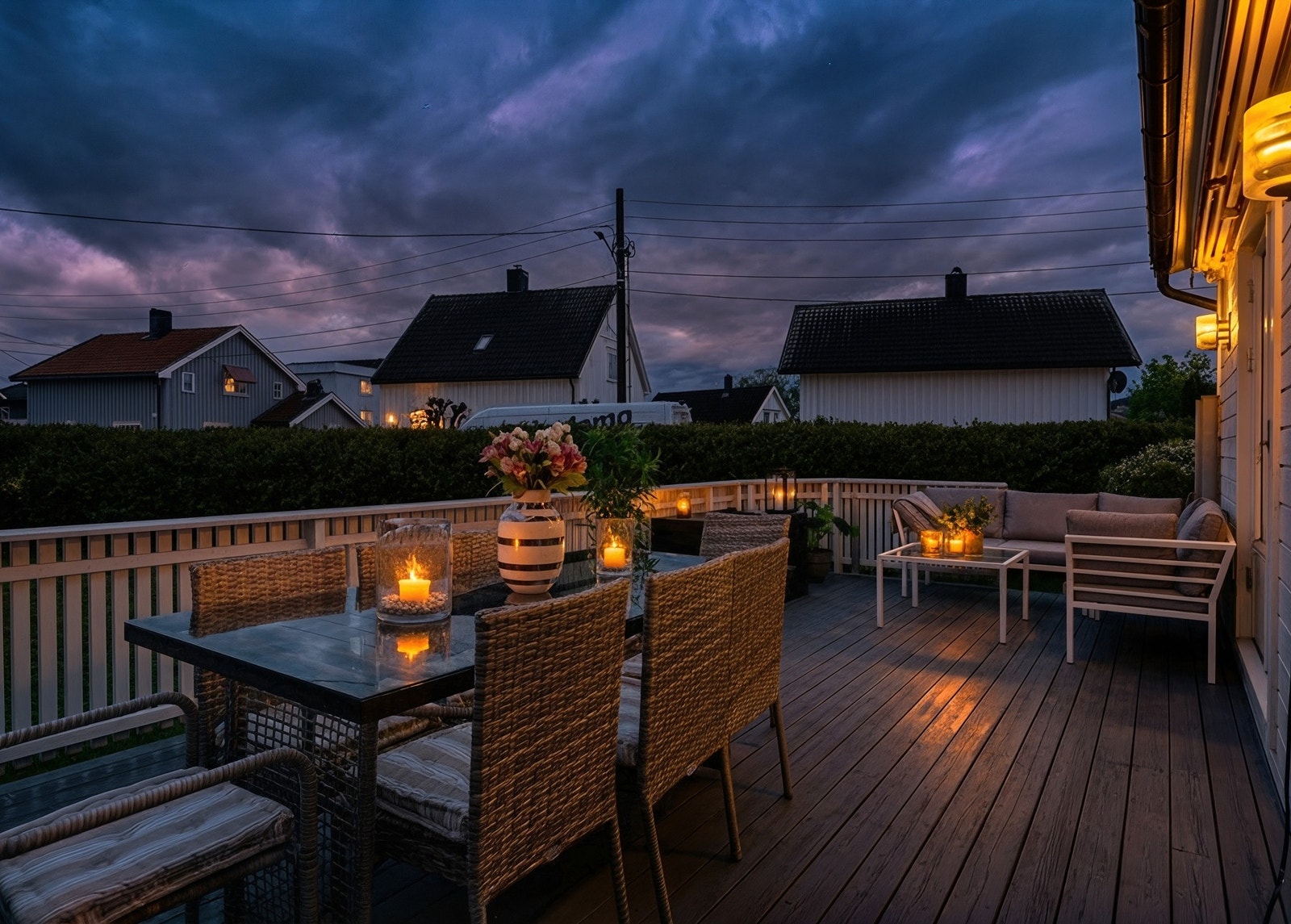 Stor terrasse med direkte utgang fra stuen. Galleribilde