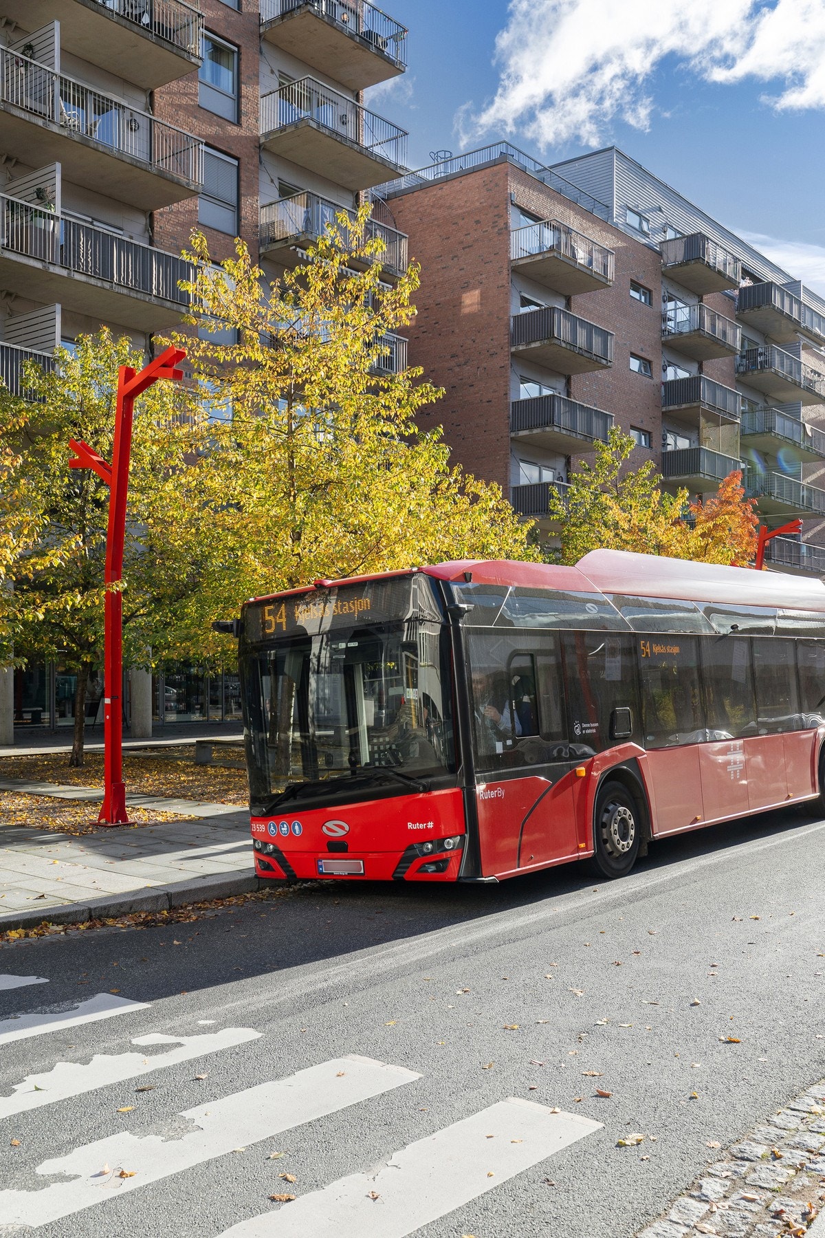Bussholdeplass ligger like ved boligen og gir enkel tilgang til resten av byen med hyppige avganger til blant annet sentrum og Oslo S. Galleribilde