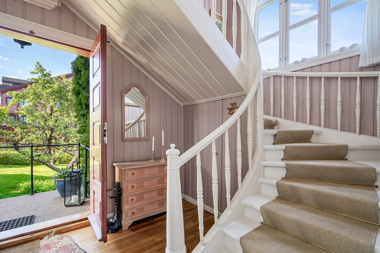 Trappeoppgangen i tomannsboligen Galleribilde