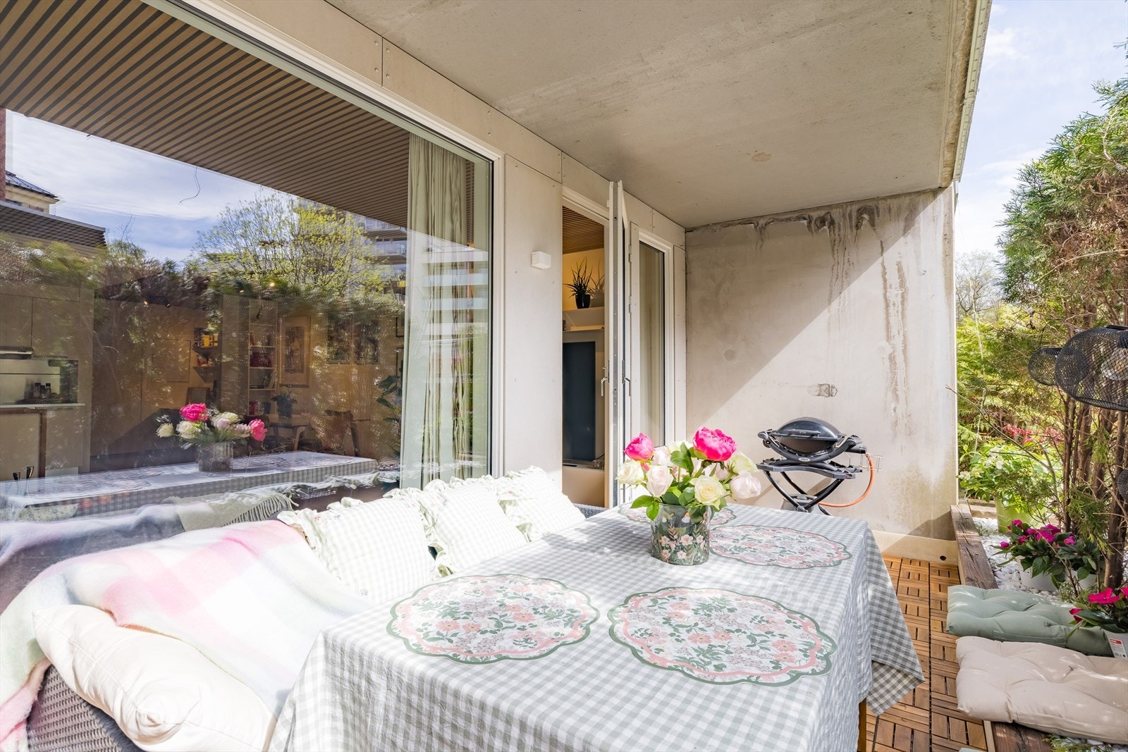 Sørvestvendt markterrasse på 9 m², den er en fin og hyggelig forlenger av boligen Galleribilde