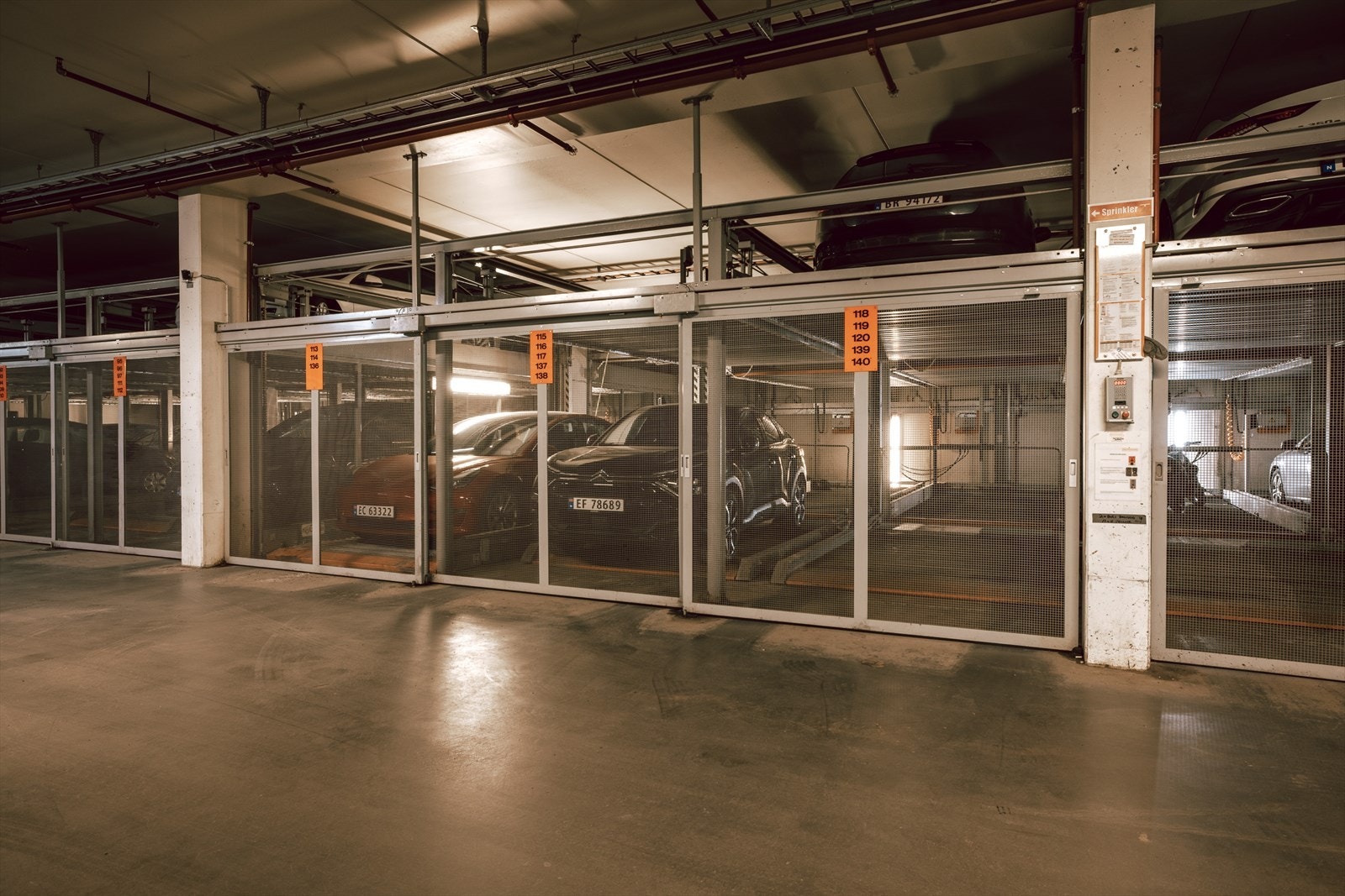 Tilhørende parkeringsplass i felles garasjeanlegg i kjeller med direkte heisadkomst Galleribilde