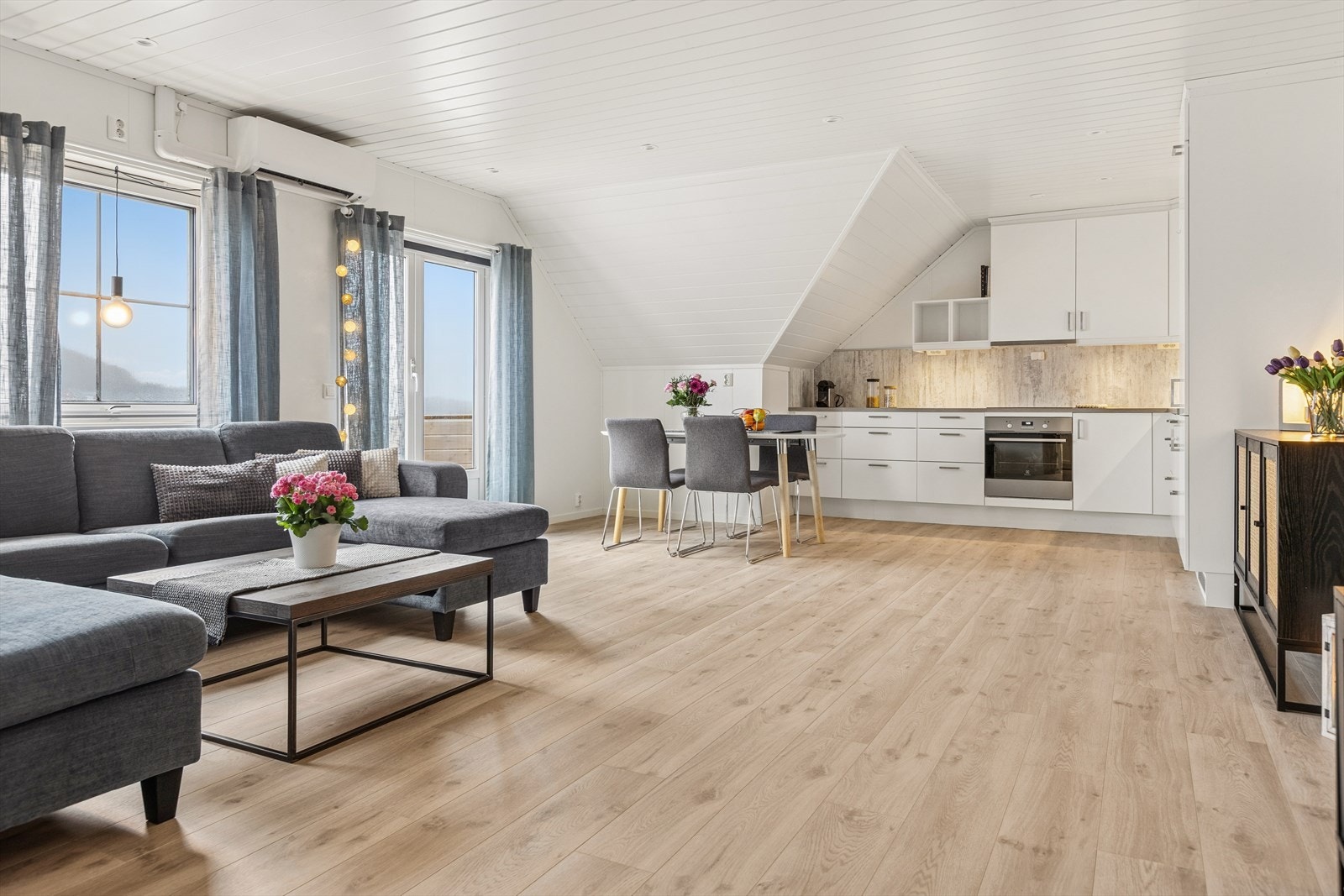 Velkommen til Veaveien 32 moderne selveier i toppetasjen. Galleribilde