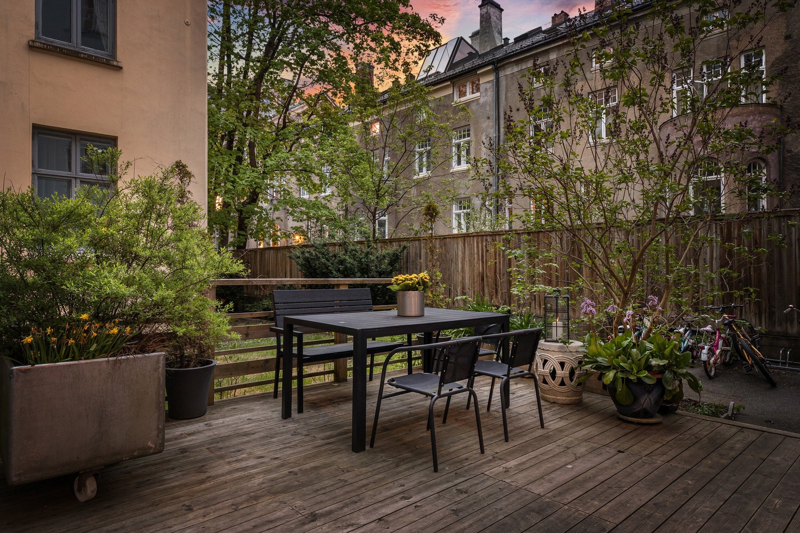 Sameierne disponerer en hyggelig bakgård Galleribilde