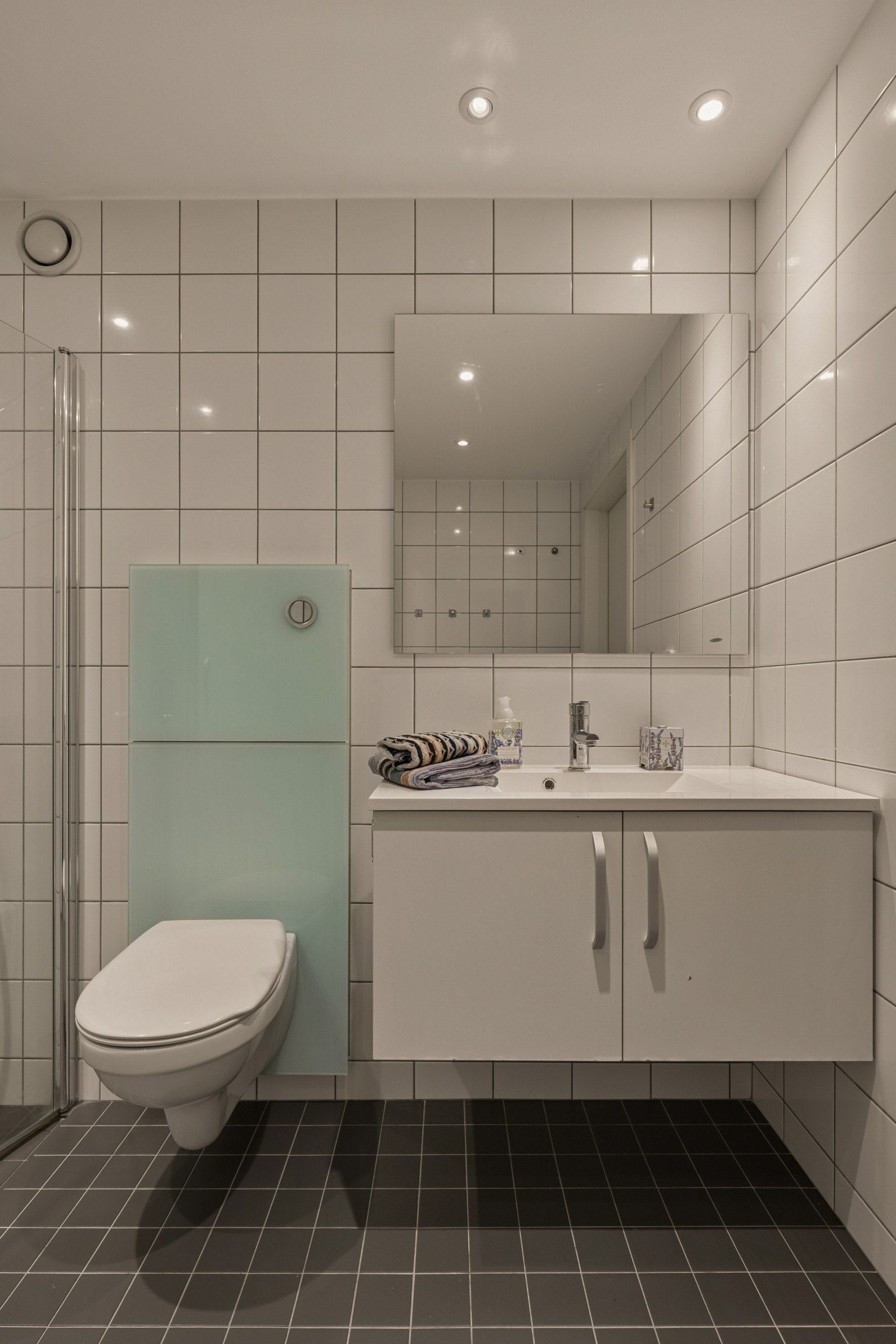 Stort og moderne bad med gode løsninger. Galleribilde