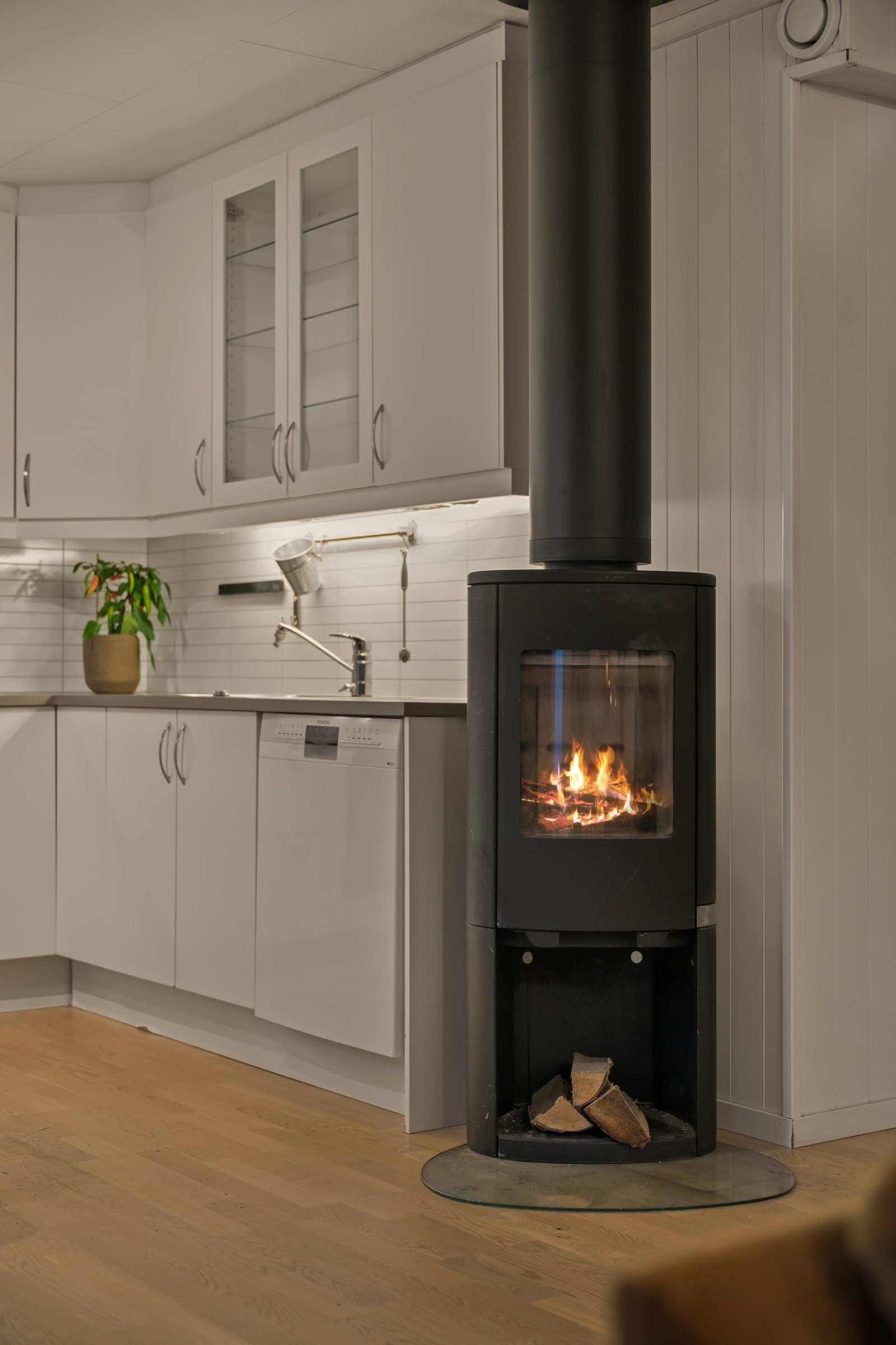 Hyggelig peis som gir ekstra varme og hygge. Galleribilde