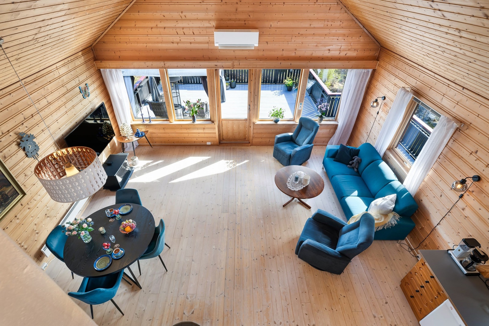 Utsikt over stuen fra hemsen. Galleribilde