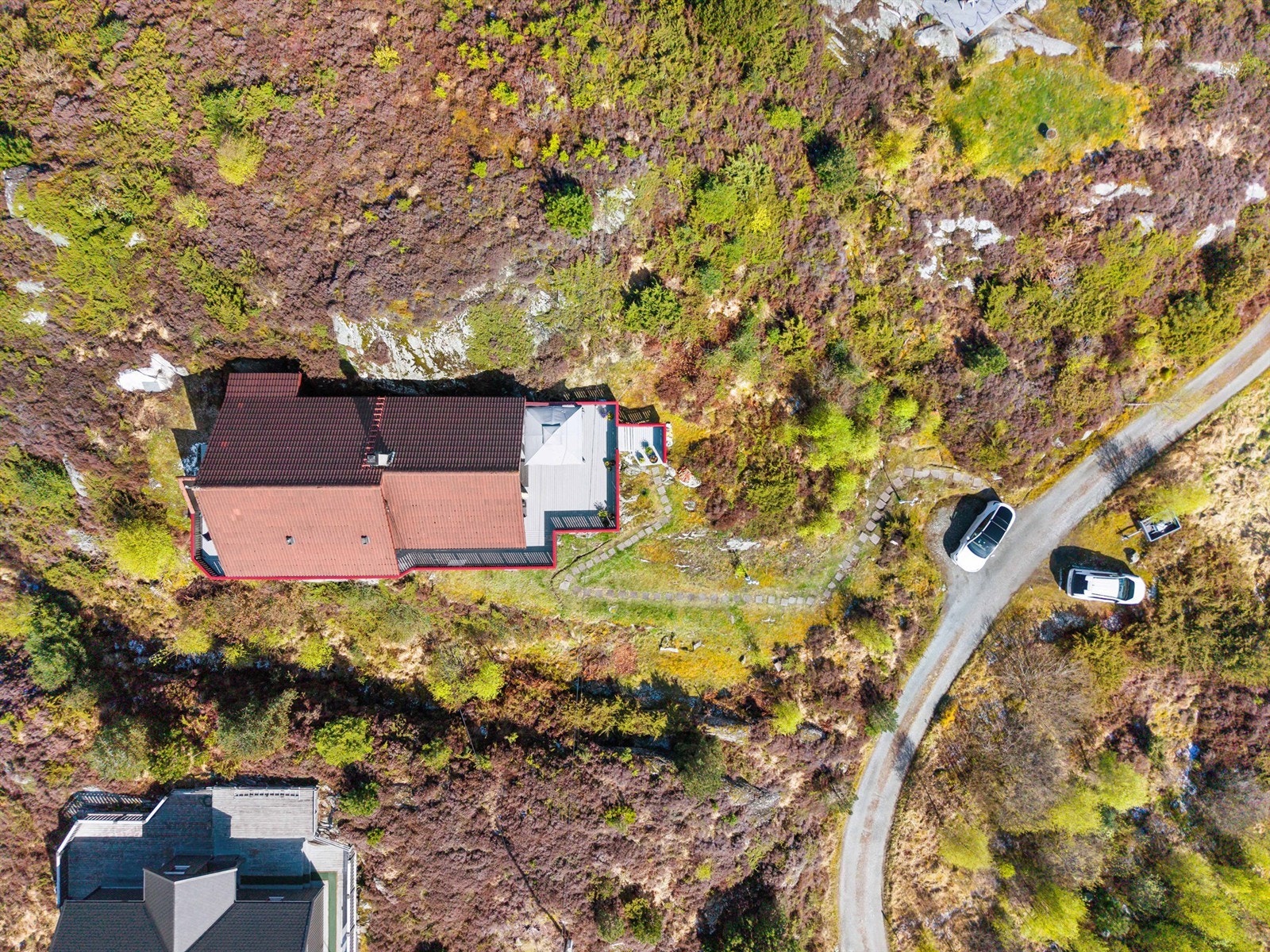 Parkering og tomt sett ovenfra. Galleribilde