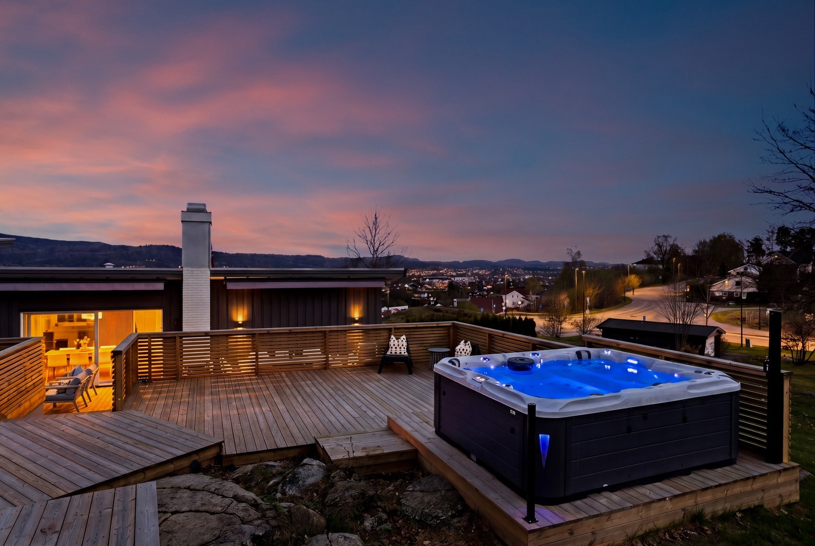 Fantastisk terrasse på 165 kvm | 3 mål tomt. Flotte sol- og utsiktsforhold Galleribilde