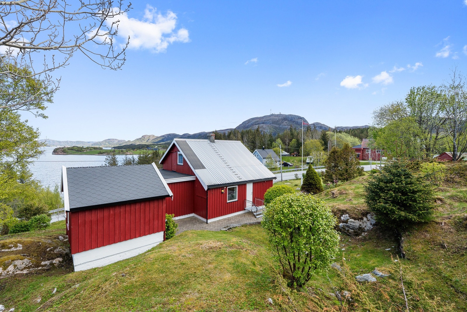 Hage bakside Galleribilde