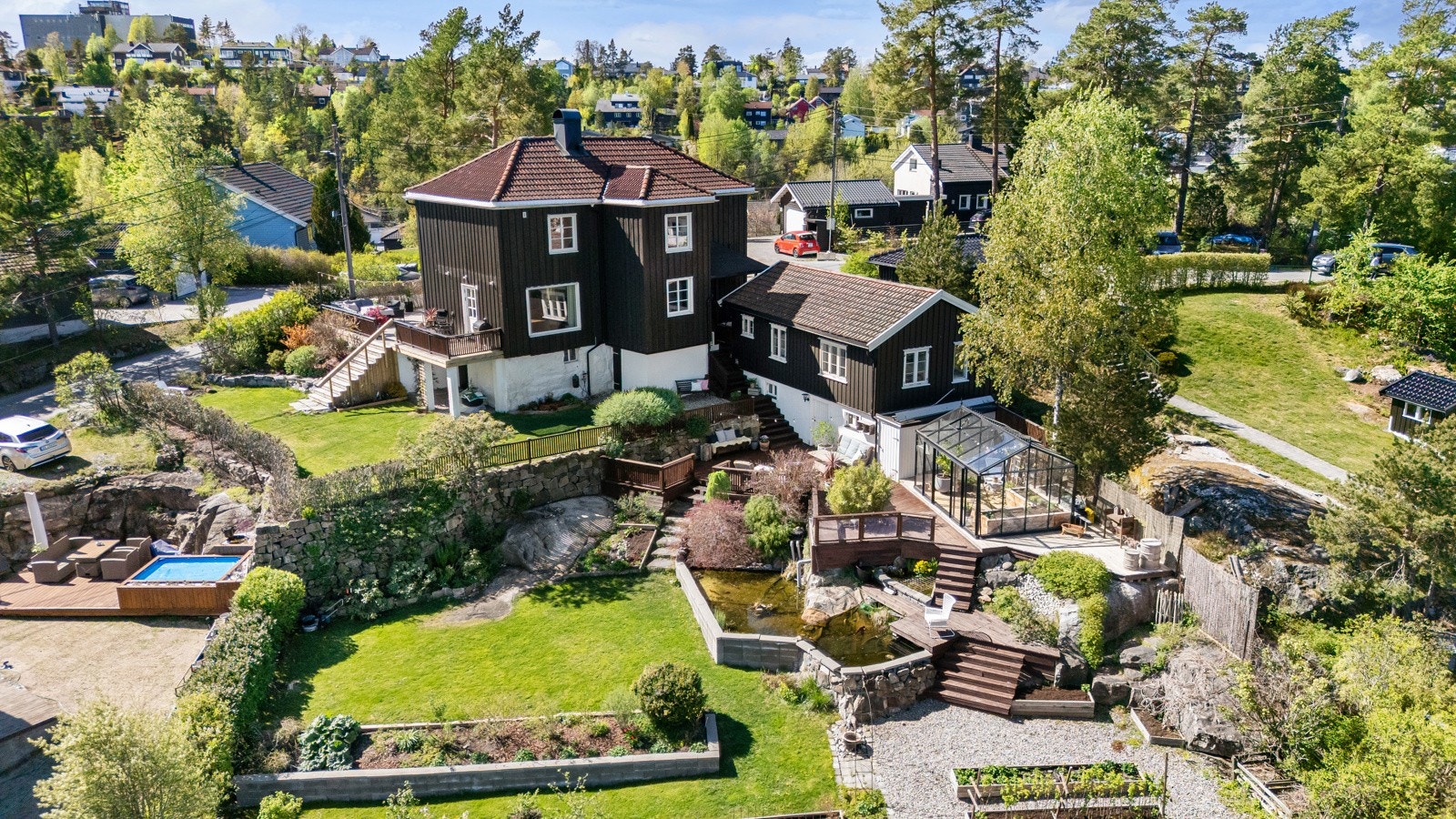 Frydenbergveien 54 - "Villa Øvre Wilhelmsborg" - Klassisk enebolig med idyllisk hage og solid standard Galleribilde