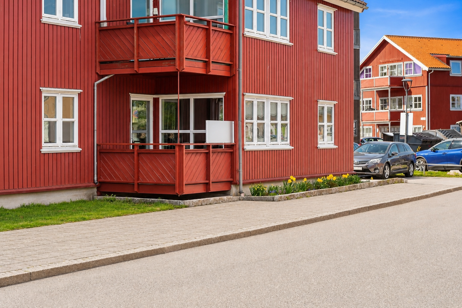 Leiligheten ligger i første rekke mot sjøen og fin sjøutsikt. Galleribilde