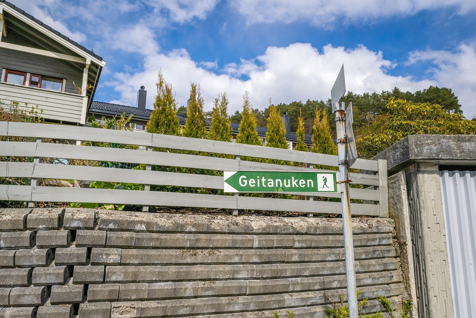 For de som liker å holde seg i aktivitet utendørs er det mange fine turmuligheter i nærområdet på bl.a. Geitanuken og videre til Høgstefjell og Novarinden for å nevne noen Galleribilde