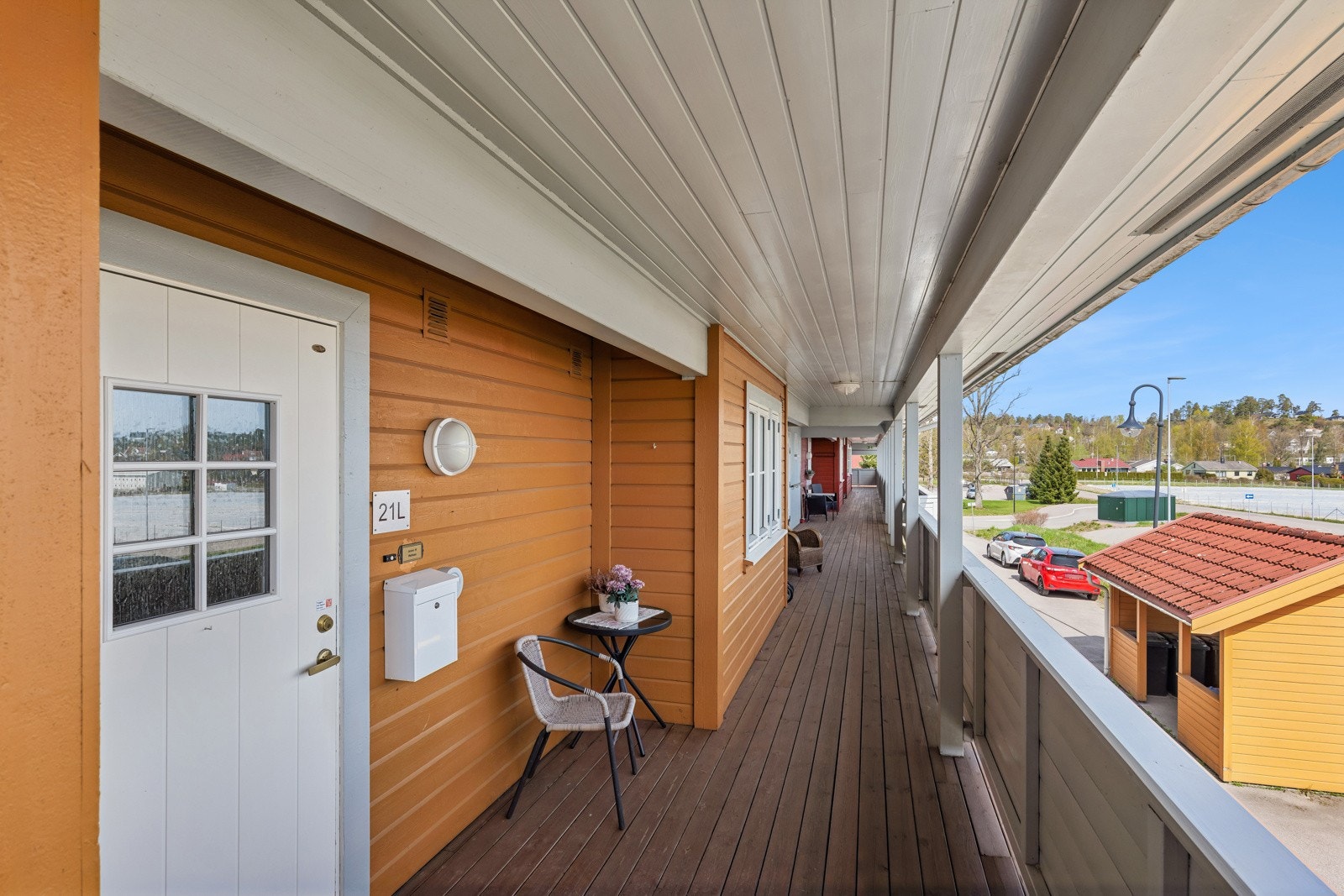 Velkommen inn! Egen inngangsdør til leiligheten. Adkomst via trapp eller heis. Galleribilde