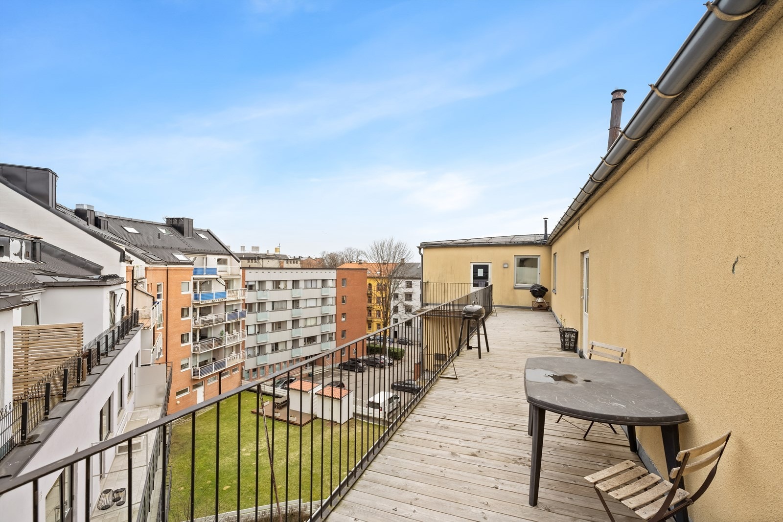 Felles takterrasse for gårdensbeboere. Denne er kun én etasje opp fra leiligheten Galleribilde