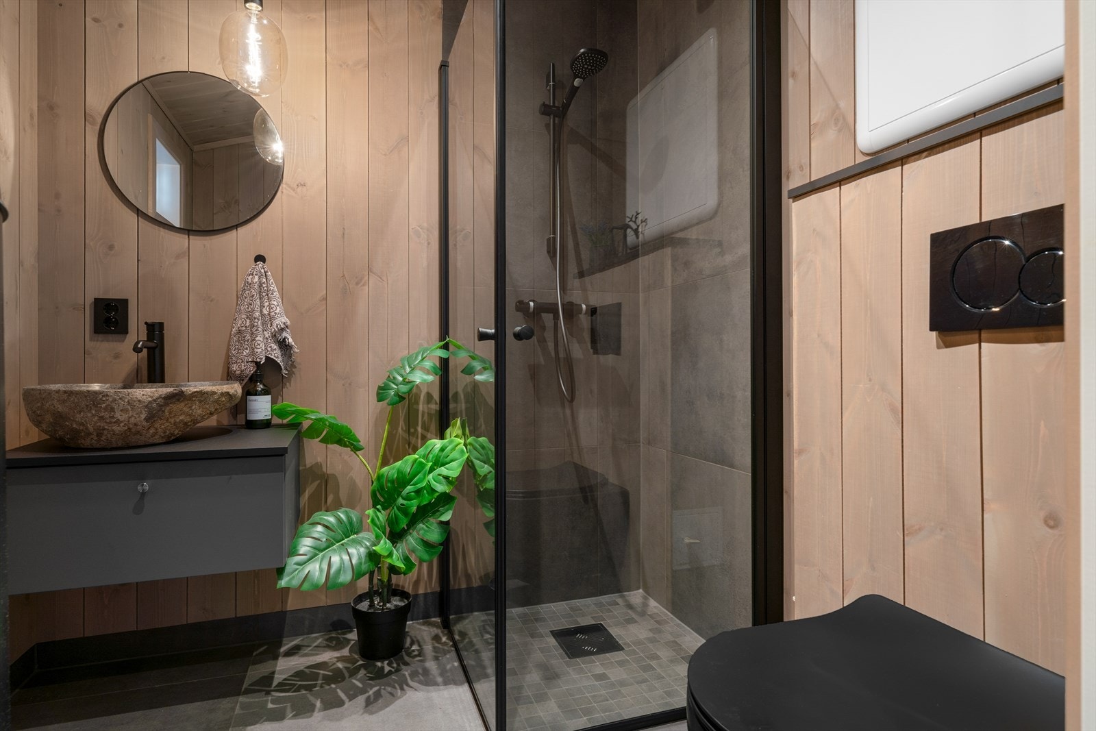 Badet er oppført i 2021 med moderne detaljer. Galleribilde