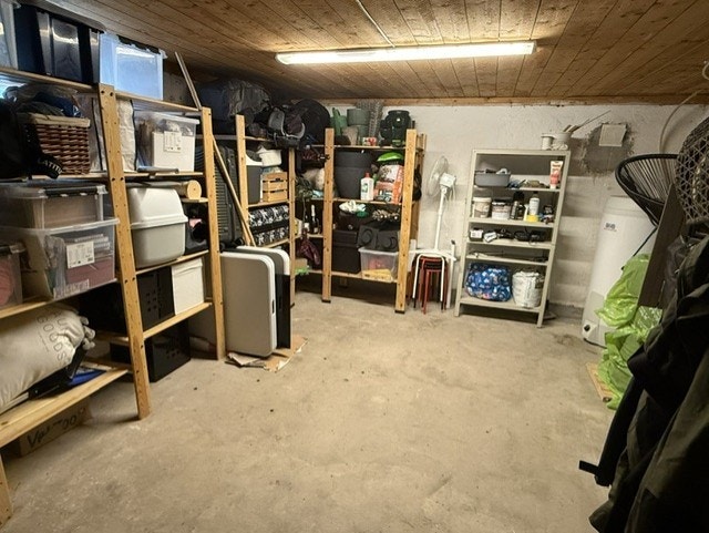 Stor bod med rikelig oppbevaringsplass medfølger leiligheten. Selgers eget bilde. Galleribilde