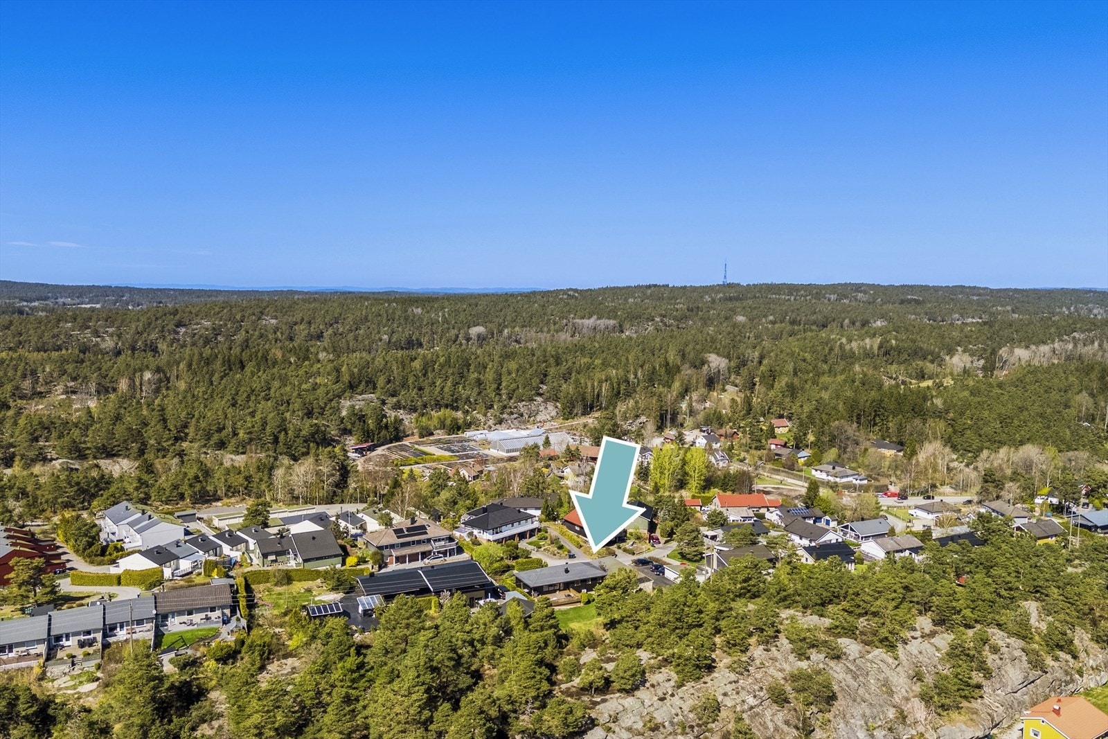 Boligen ligger rett ved flotte tur- og friluftsområder i Gressvikmarka. Det går blant annet sti opp til Sprinkelet, med trimhytte og utkikkstårn. Galleribilde