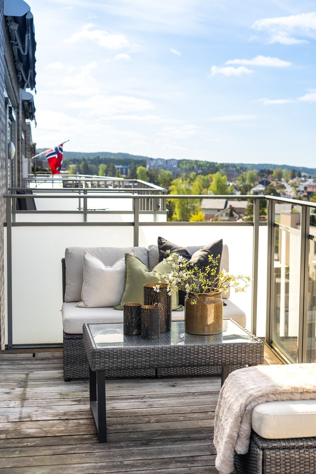 Leiligheten ligger fantastisk til, på toppen av Oppsal senter. Foto: Martine Eren Jacobsen Galleribilde