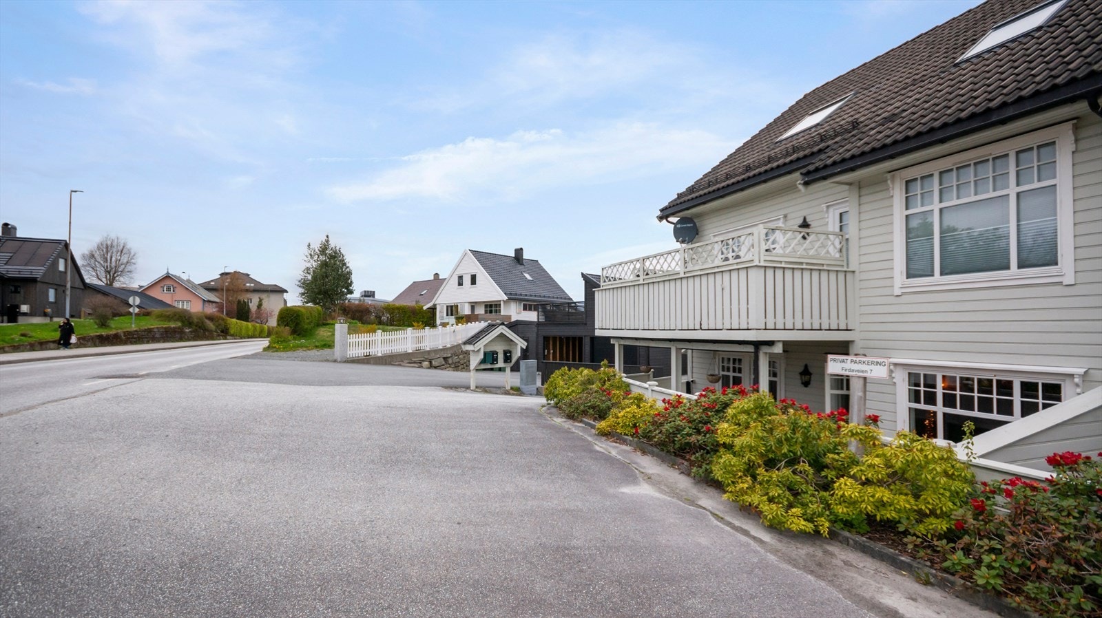 Sentrumsnær 3-roms leilighet en flott og praktisk planløsning Galleribilde