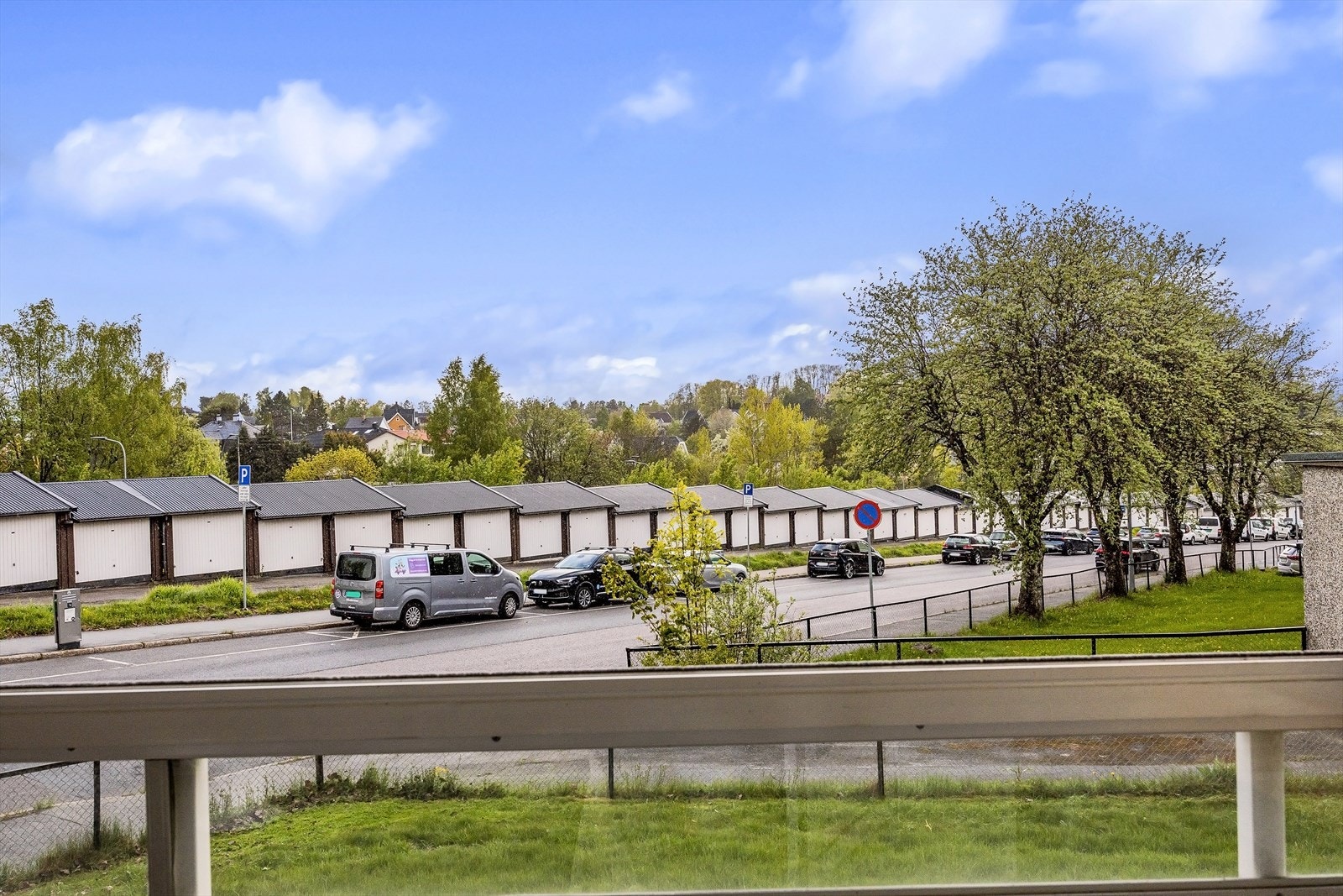 Gratis gateparkering. Galleribilde