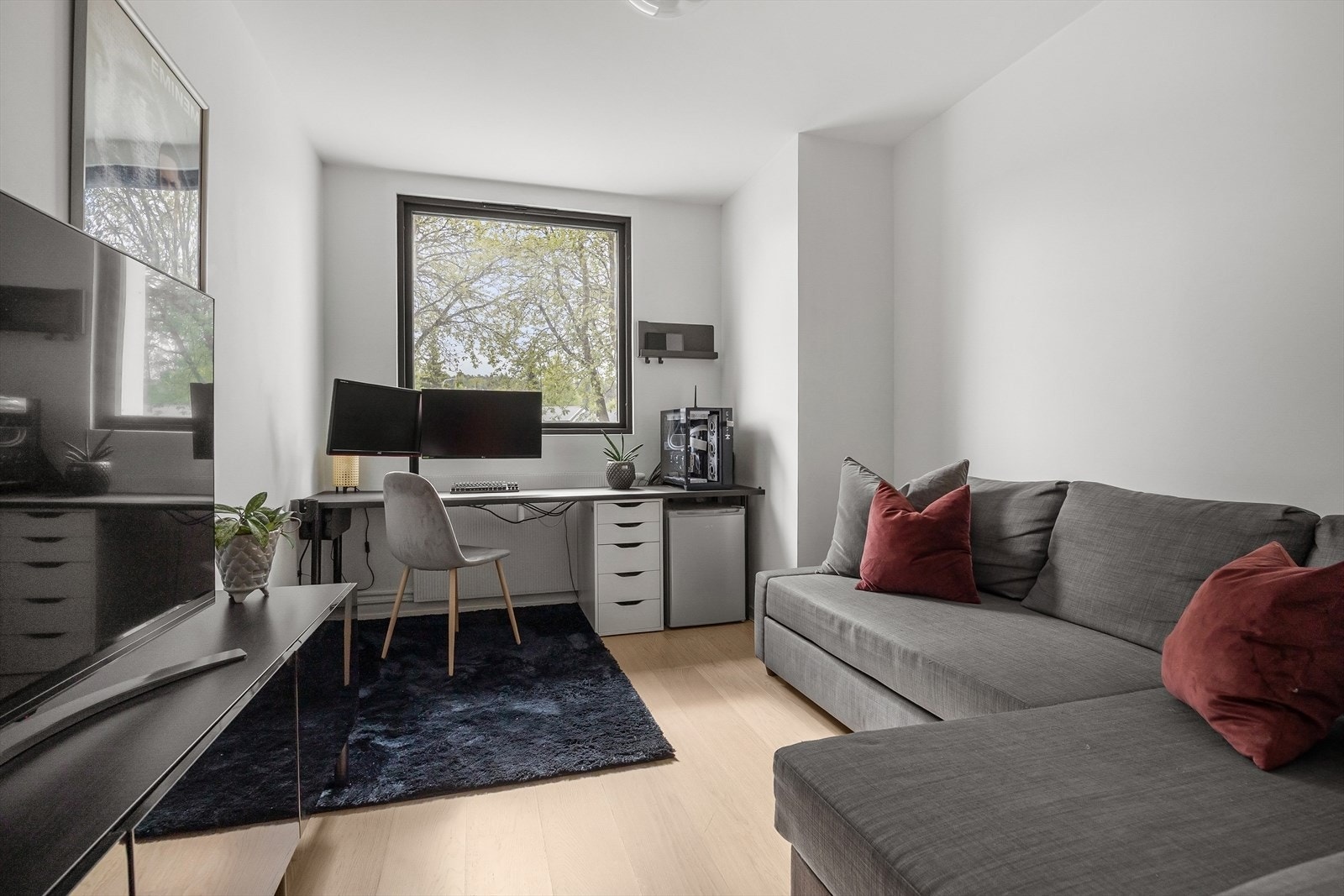 Soverom II er også romslig med god plass til seng og garderobeskap. Rommet passer perfekt som gjesterom, barnerom eller kontor. Galleribilde