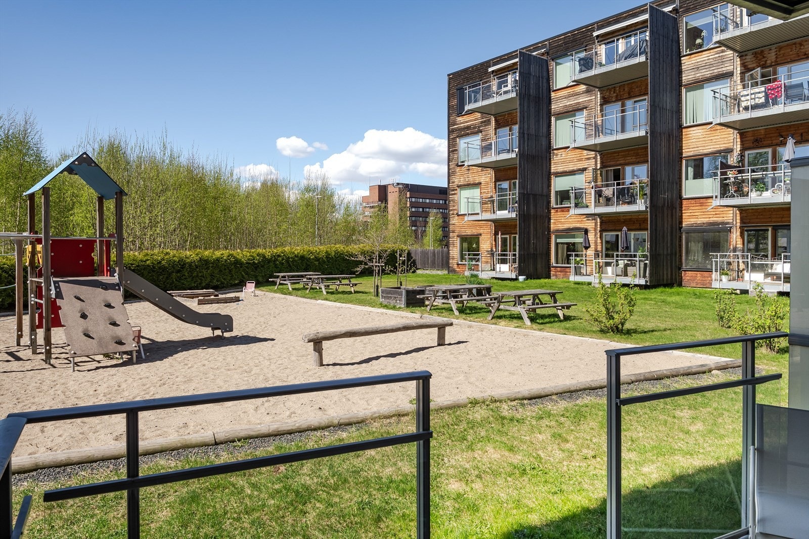 Beliggenheten mot vest sørger for gode solforhold på ettermiddag og kveld. Galleribilde