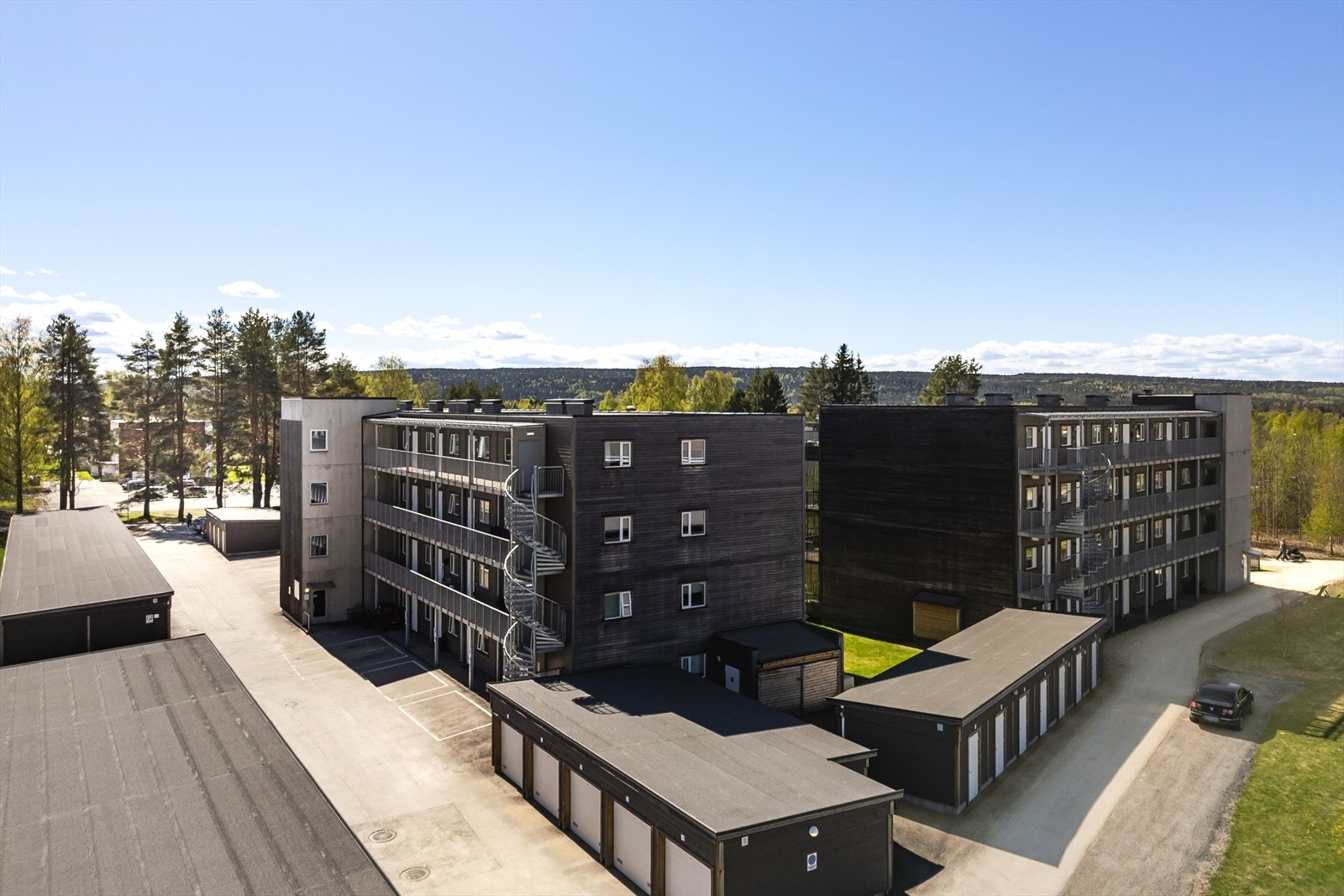 Her bor du godt i et nyere og moderne bygg fra 2016. Leiligheten ligger i Fjeldsetlia Park Boligsameie som består av totalt 52 seksjoner. Galleribilde