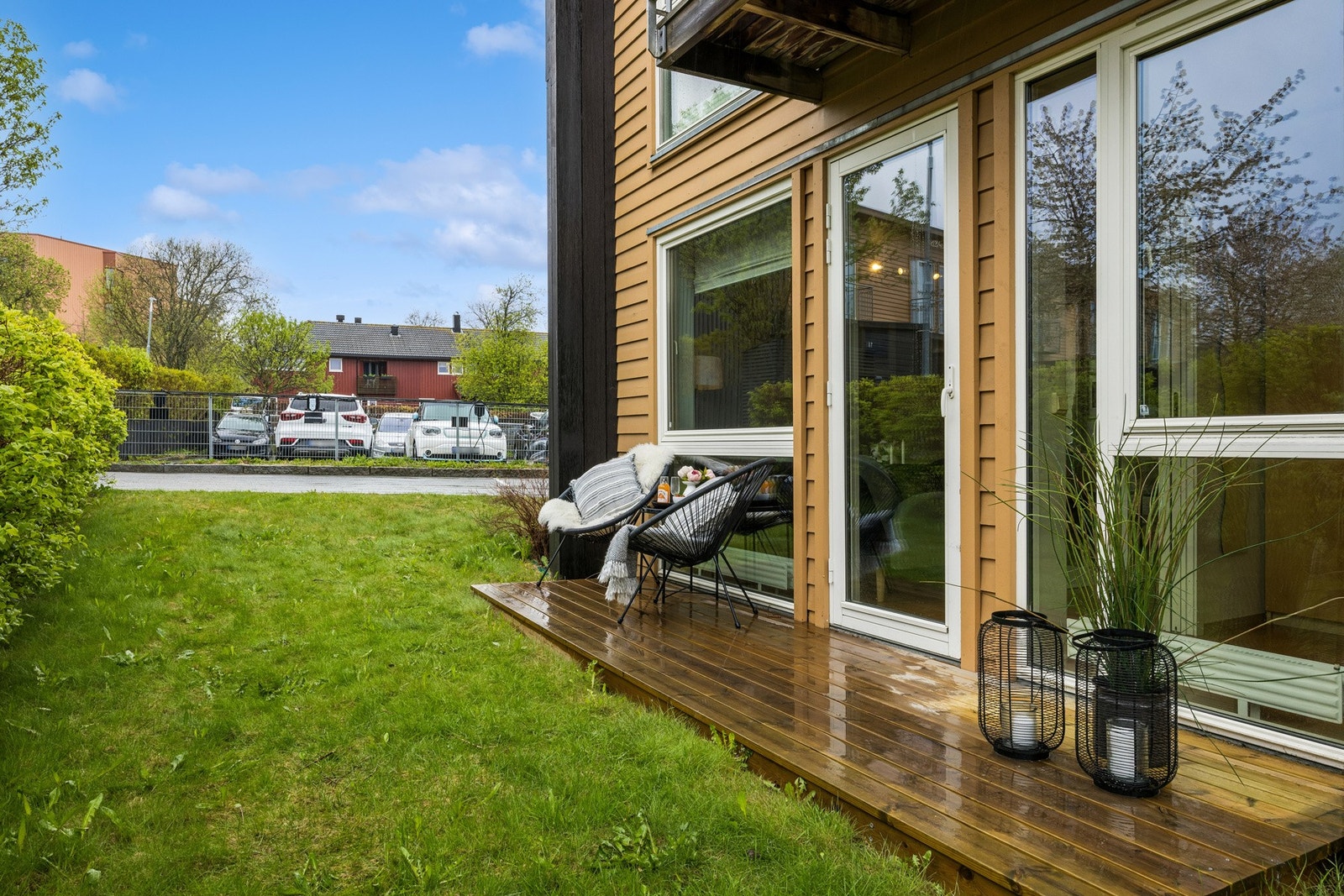 Leiligheten nyter av store vindusflater som bidrar til rikelig med naturlig innlys. Galleribilde
