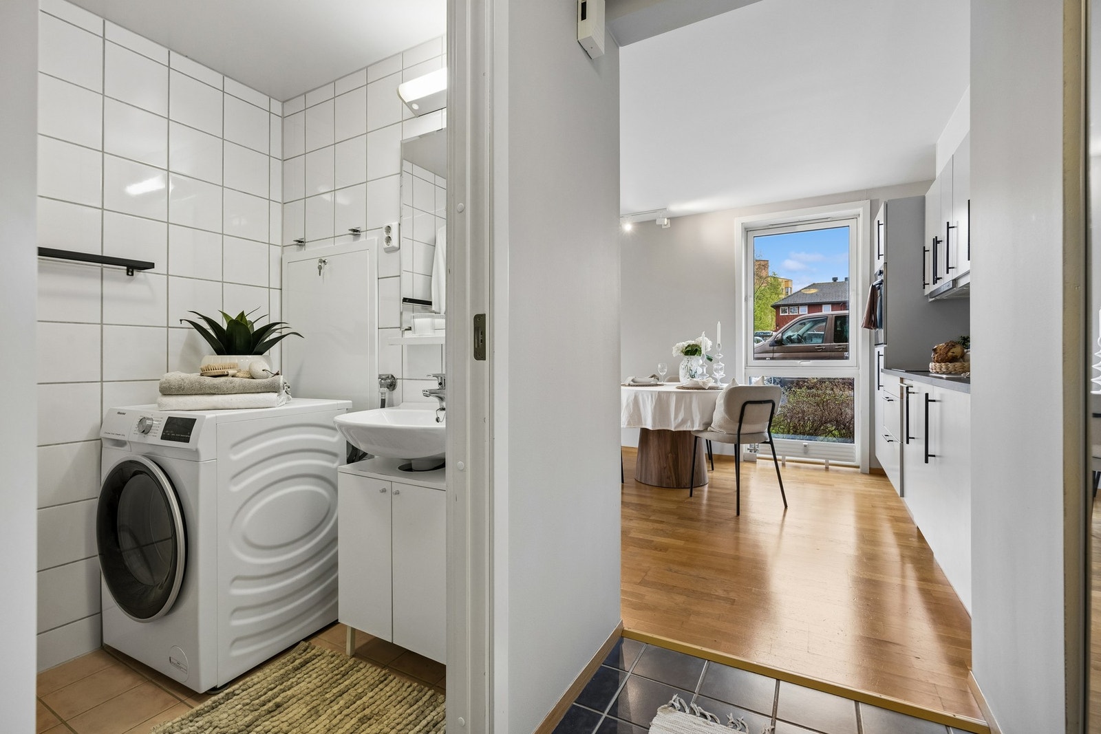 Leiligheten disponerer en bod rett uten for inngangsdøren. Galleribilde