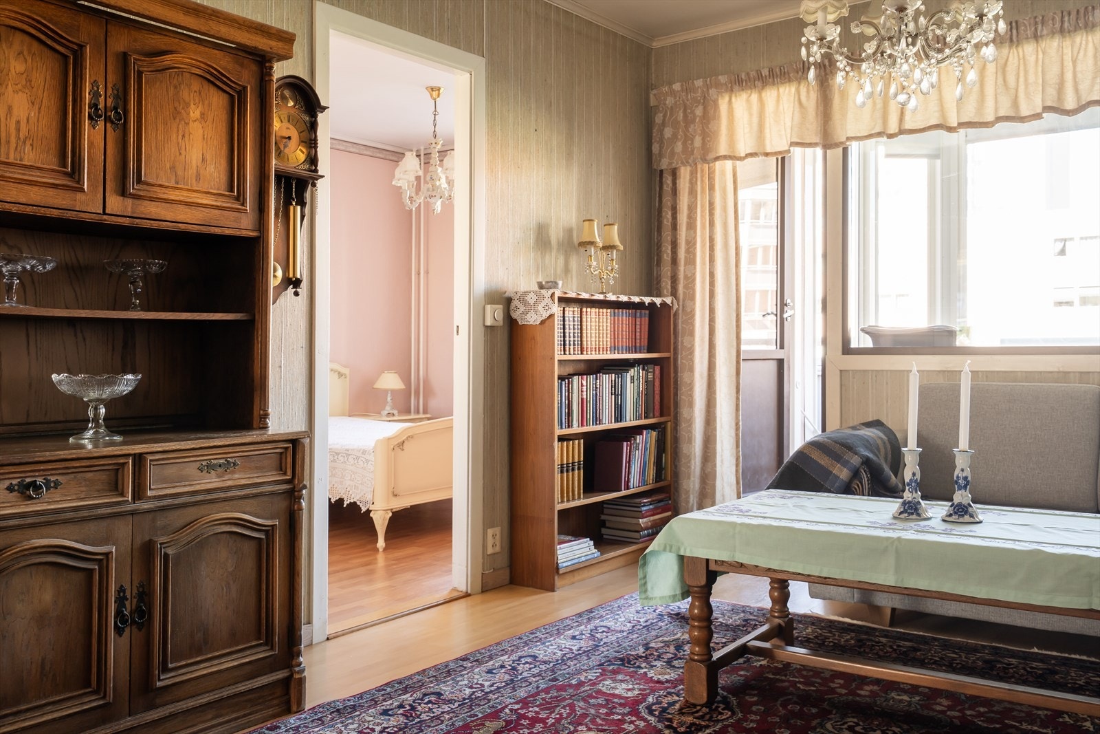 Leiligheten har to gode soverom i hver sin ende av leiligheten. Galleribilde