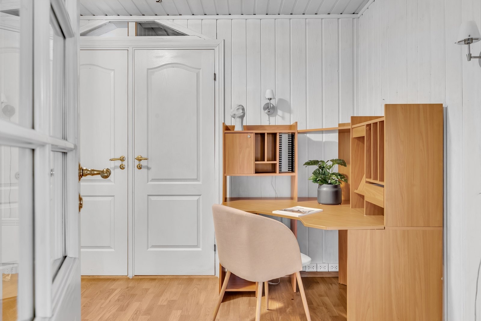 Plass til skrivebord i mellomgangen Galleribilde