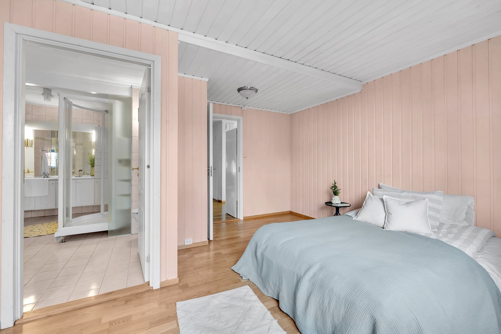 Direkte adkomst il bad fra hovedsoverommet. Galleribilde