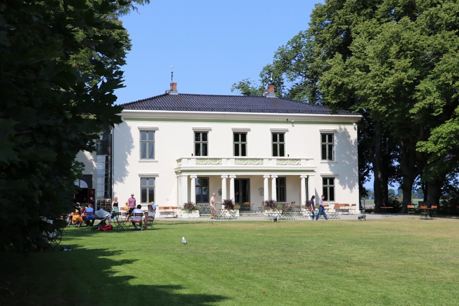 Galleri F15 og Alby Gård- kunst og café i naturskjønnte omgivelser Galleribilde