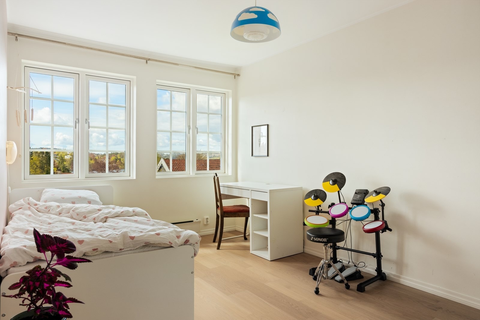 Soverommene er lyse og har vinduer som gir godt med dagslys. Galleribilde