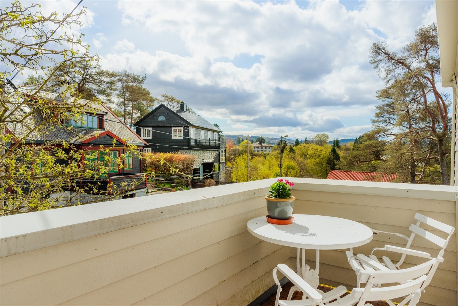 Fra walk-in-closet er det utgang til en terrasse på ca. 4,6 m². Galleribilde