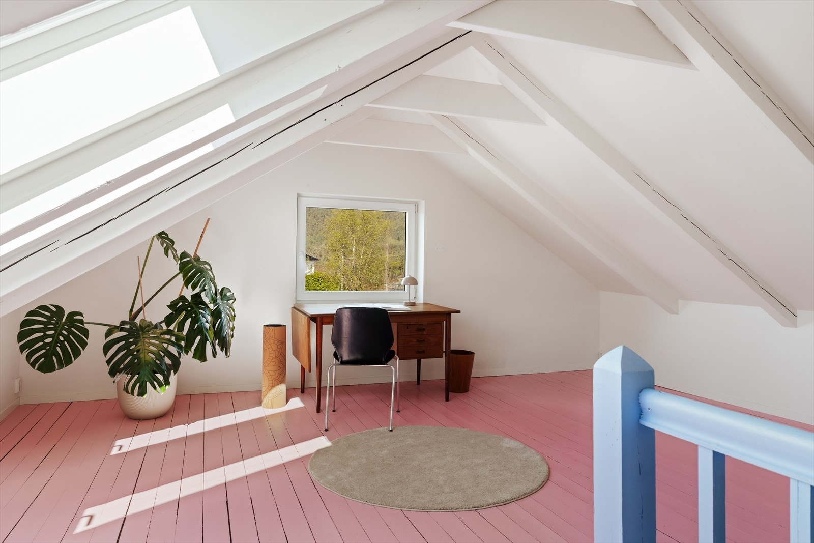 Dette rommet er ideelt som en ekstra stue, kontor eller lekerom. Galleribilde