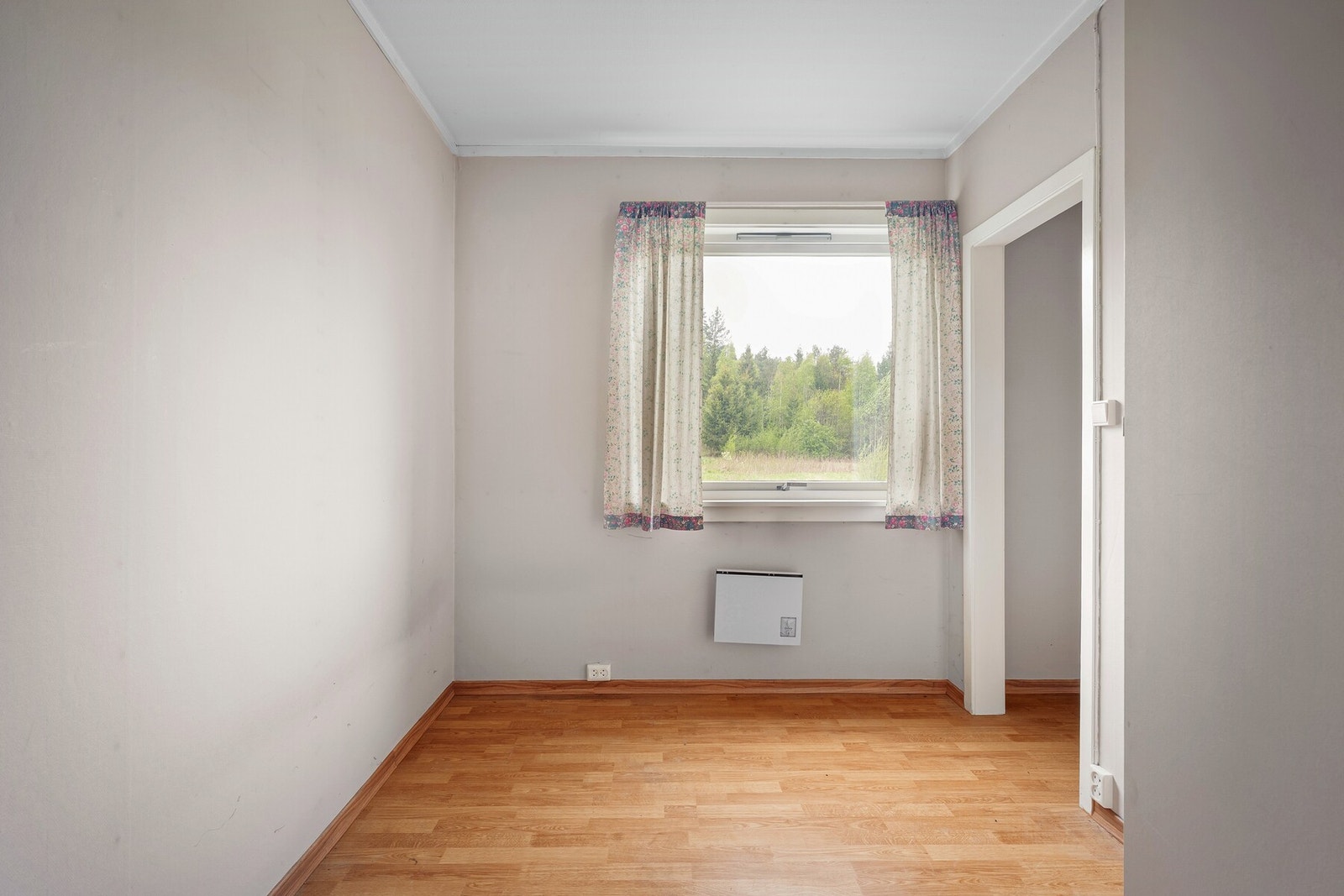 Planløsningen oppleves funksjonell med fine muligheter for tilpasning og modernisering etter eget ønske. Galleribilde