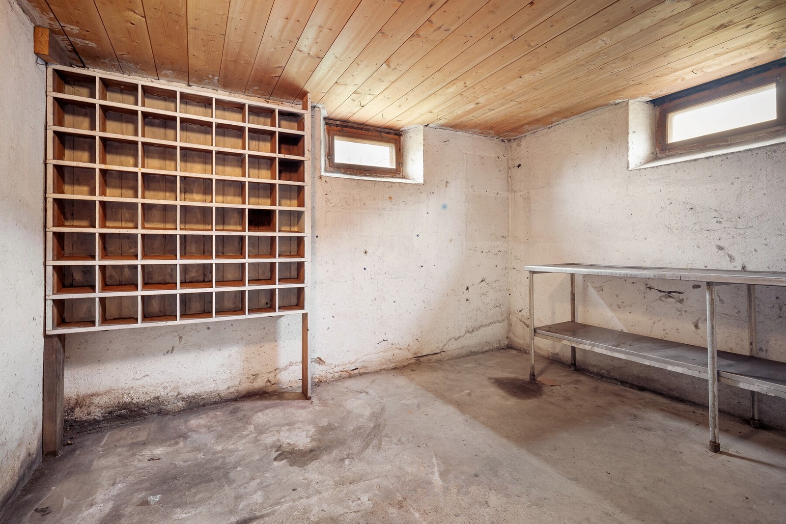 Romslig kjelleretasje med flere boder og disponibel plass som gir svært gode lagringsmuligheter. Galleribilde