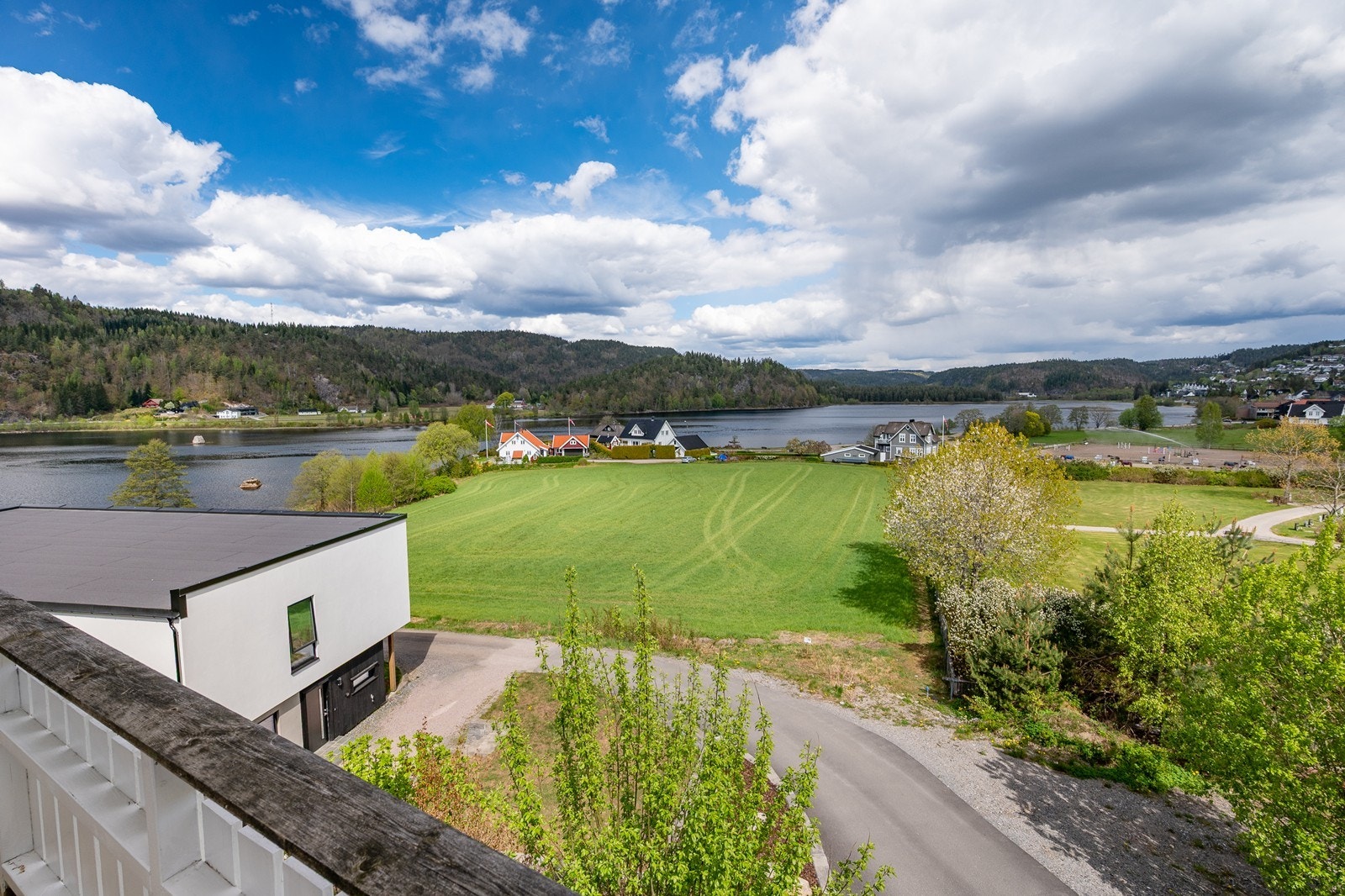 Nordvest-vendt med gode solforhold og utsikt Galleribilde