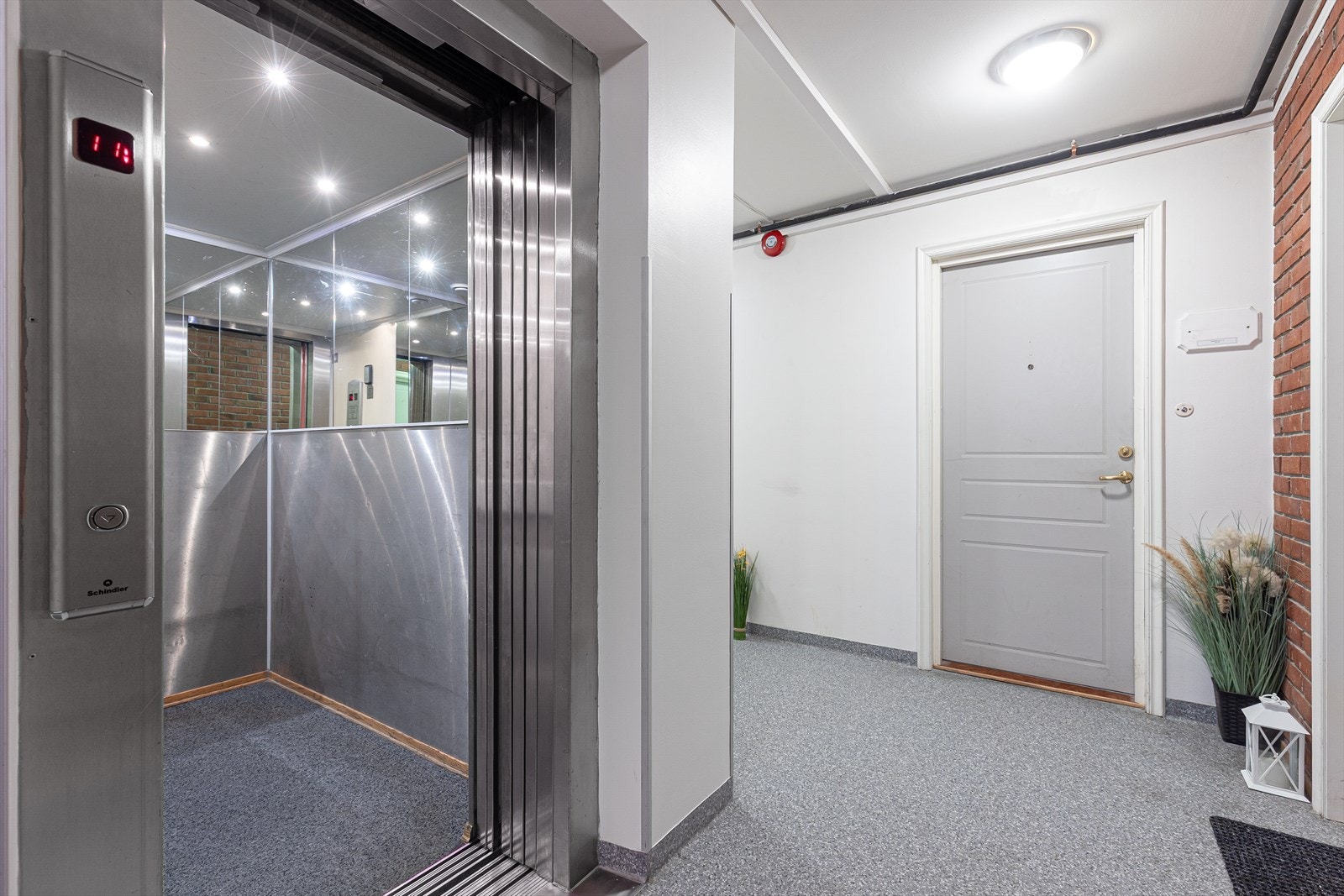 Leiligheten ligger i 11. etasje, med enkel adkomst via en av borettslagets heis. Galleribilde