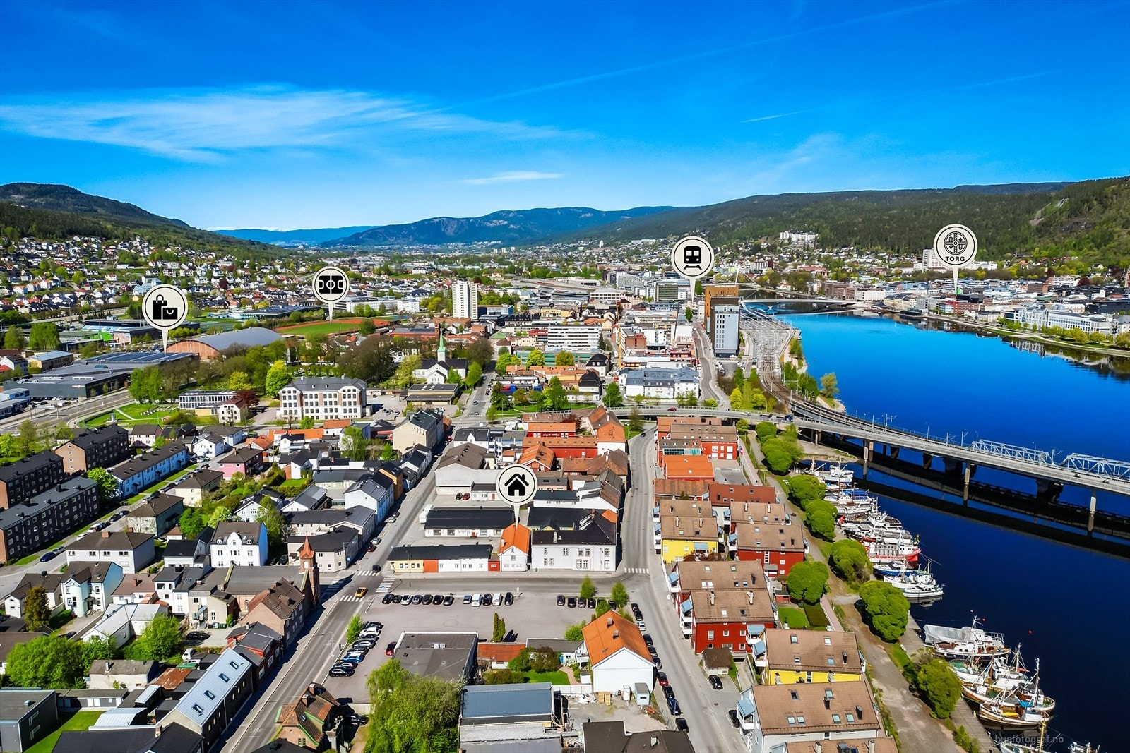 Nærmeste bussholdeplass, Treschows gate, er bare ett minutt unna og betjenes av en rekke linjer. Galleribilde