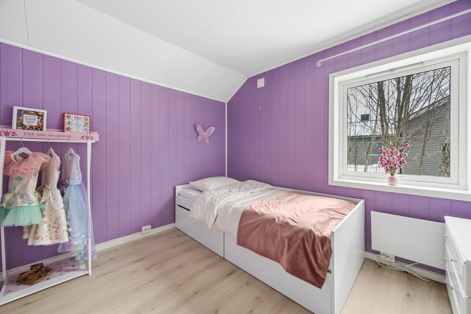 Boligen har flere soverom som egner seg godt for barn i ulike aldre. Galleribilde